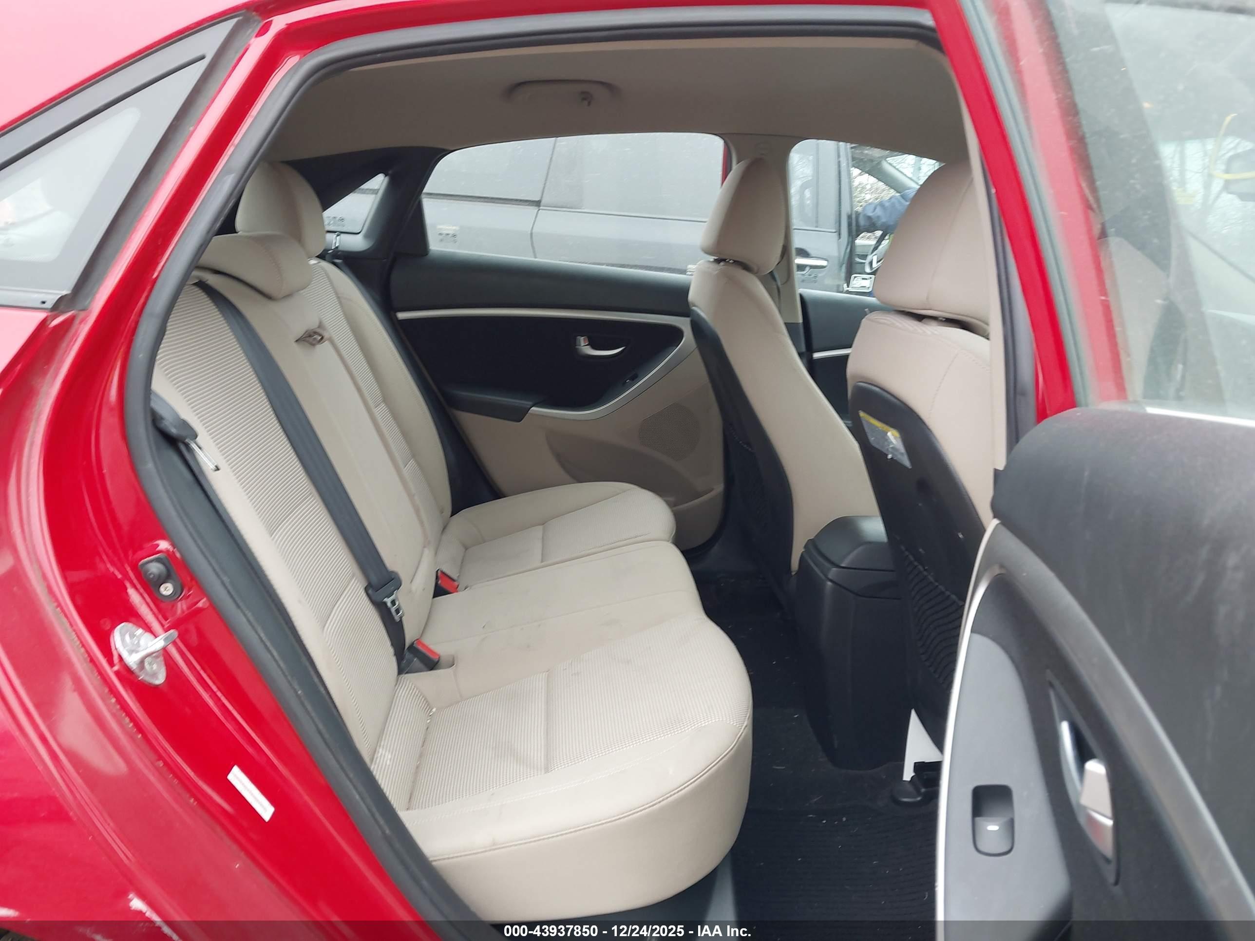 HYUNDAI ELANTRA image 8