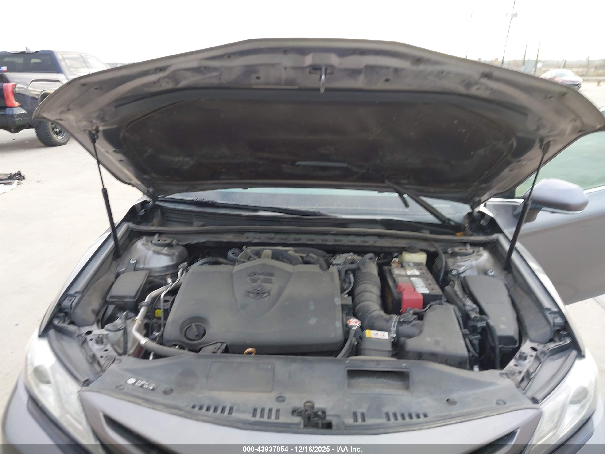 TOYOTA CAMRY image 10