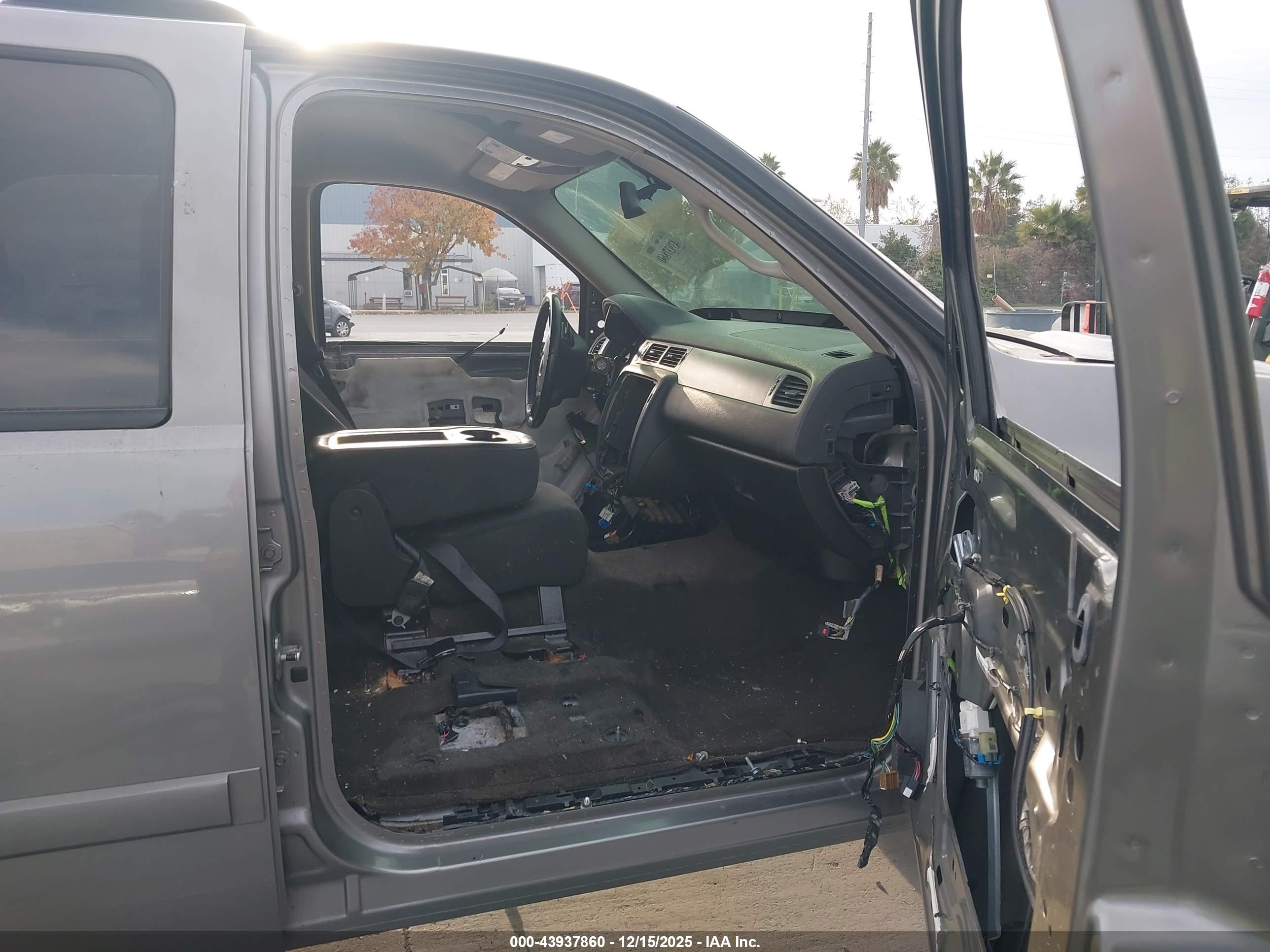 CHEVROLET TAHOE image 5