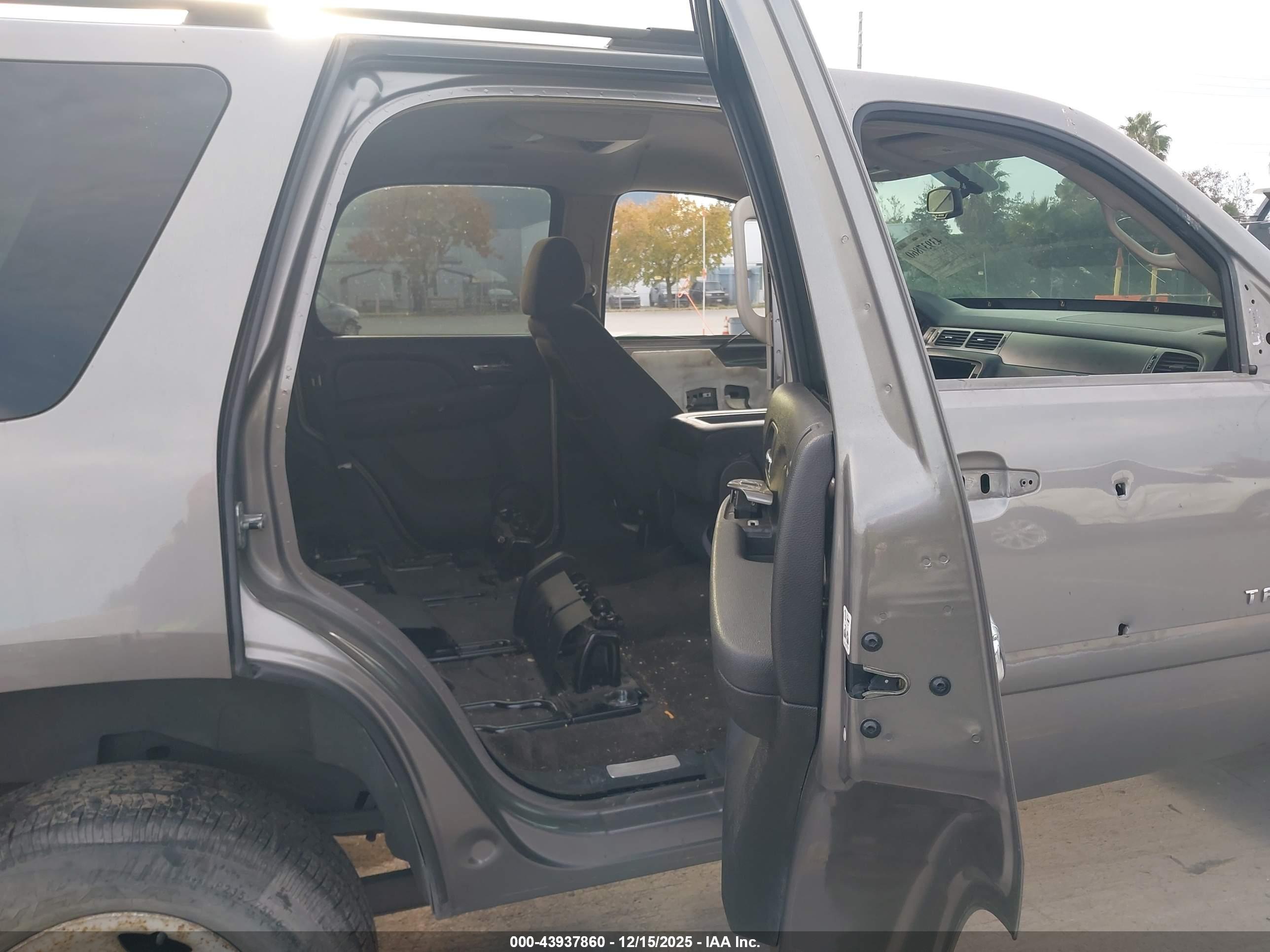 CHEVROLET TAHOE image 8