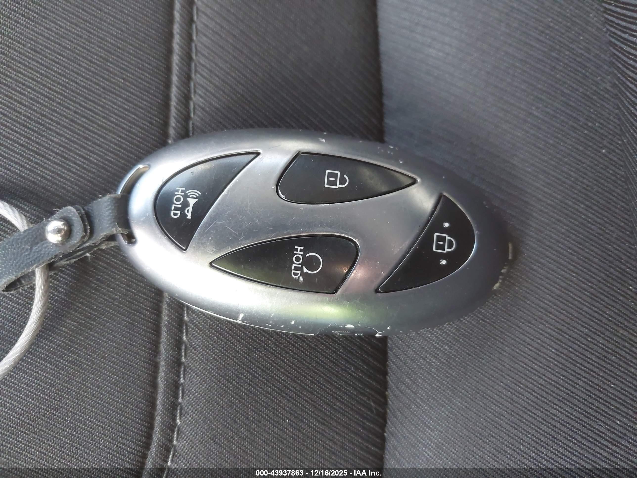 HYUNDAI TUCSON image 11