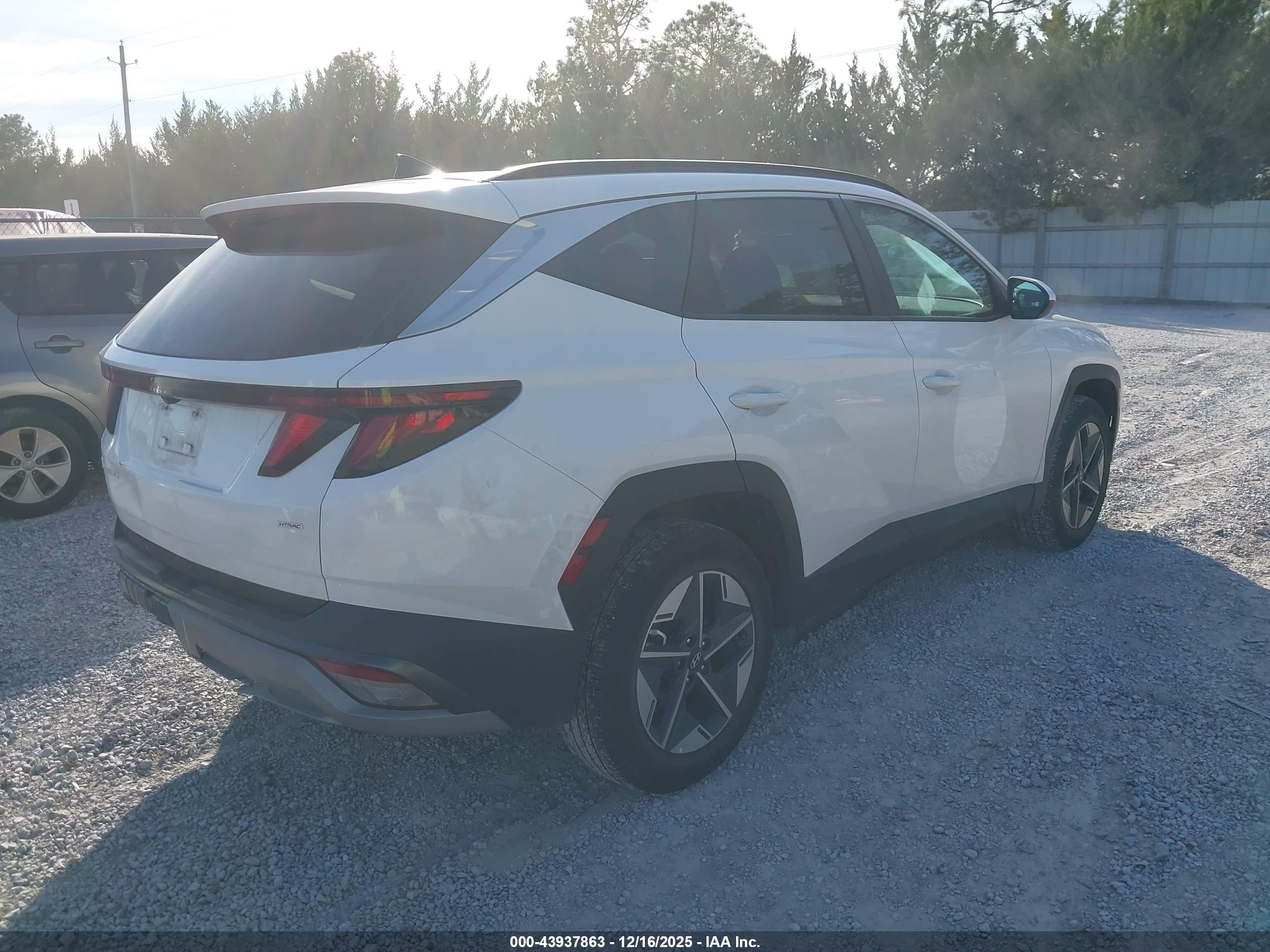 HYUNDAI TUCSON image 4