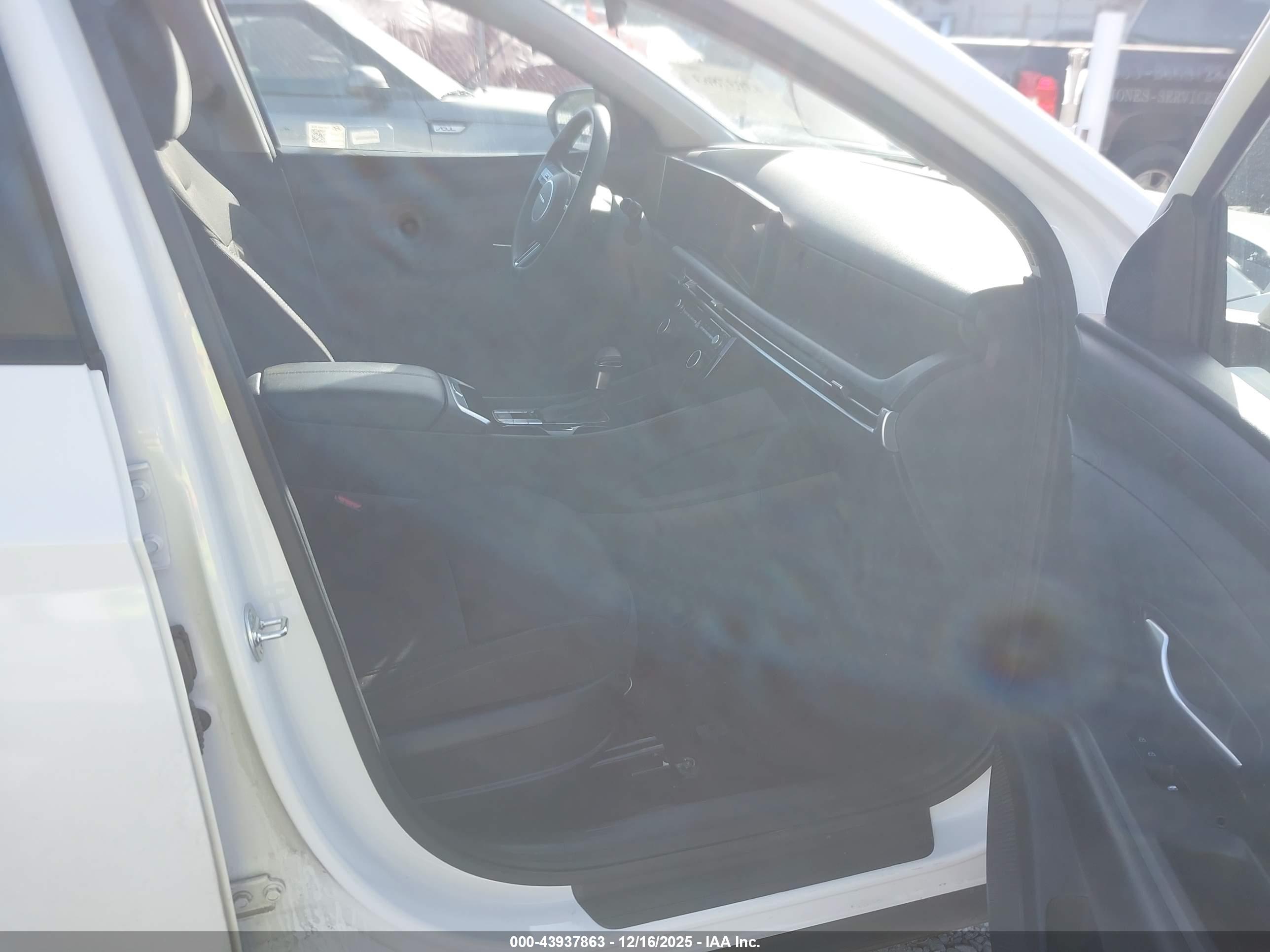 HYUNDAI TUCSON image 5