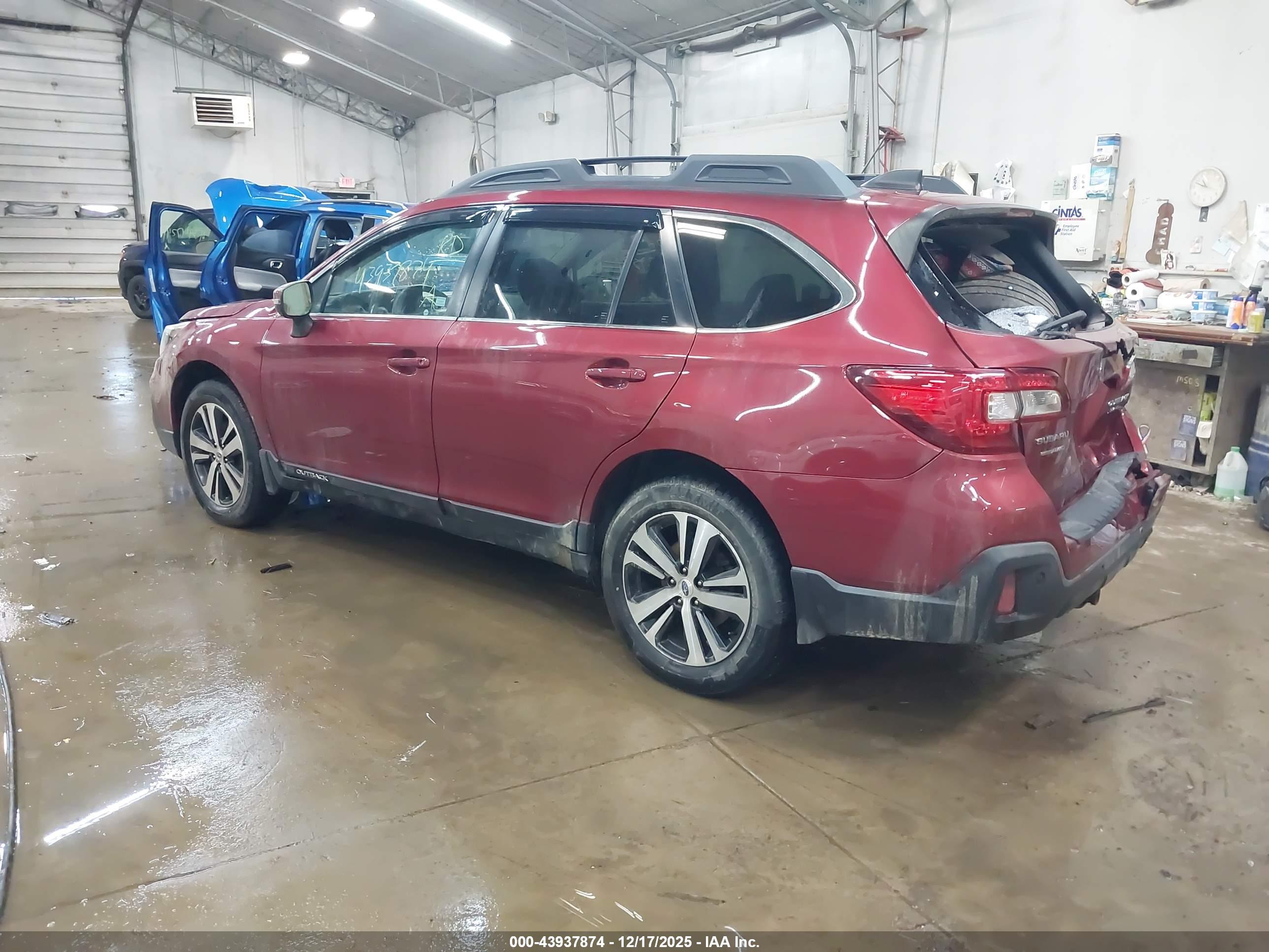 SUBARU OUTBACK image 3