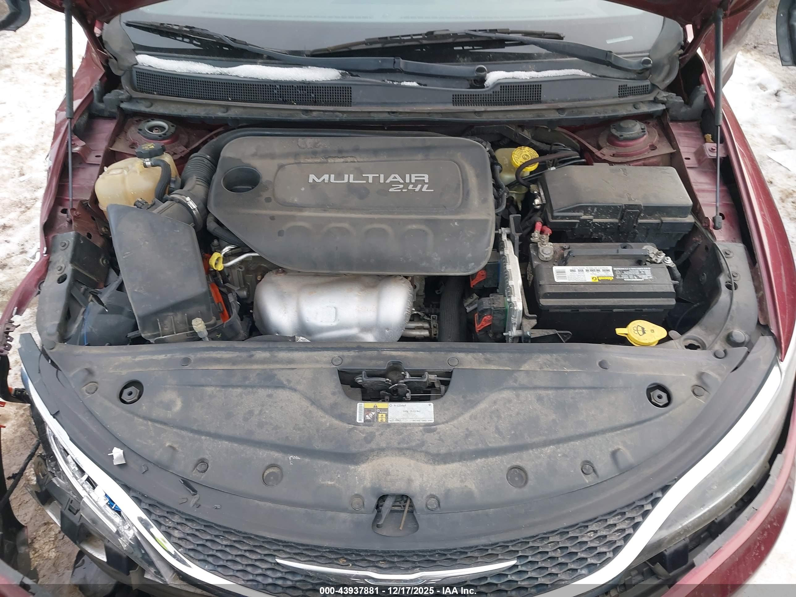 CHRYSLER 200 image 10
