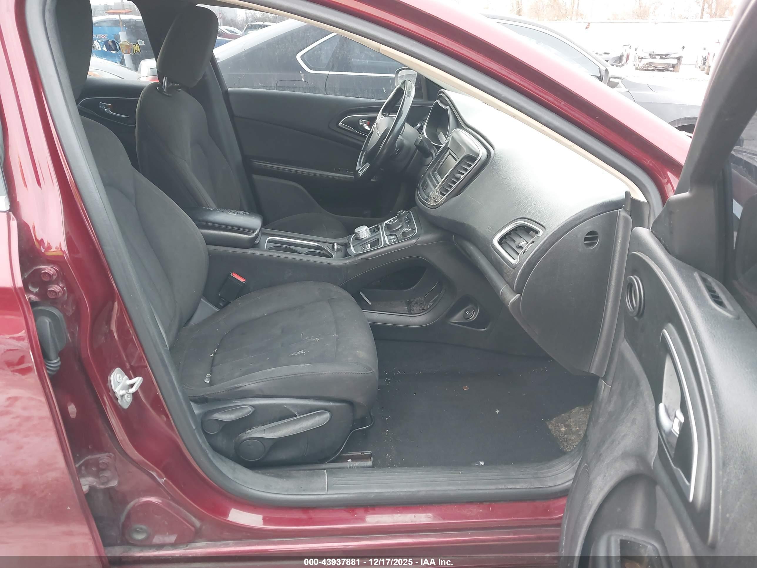 CHRYSLER 200 image 5