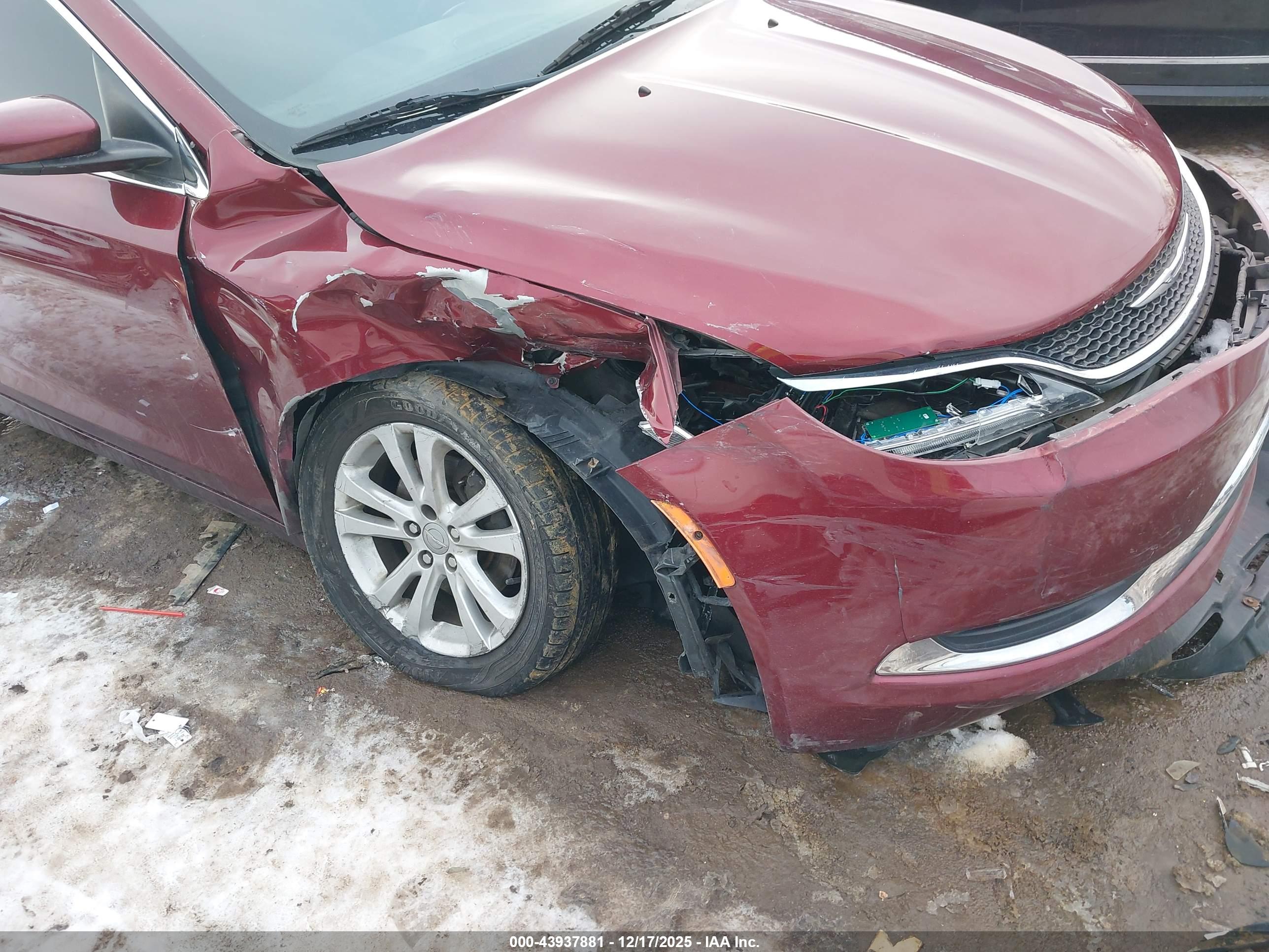 CHRYSLER 200 image 6