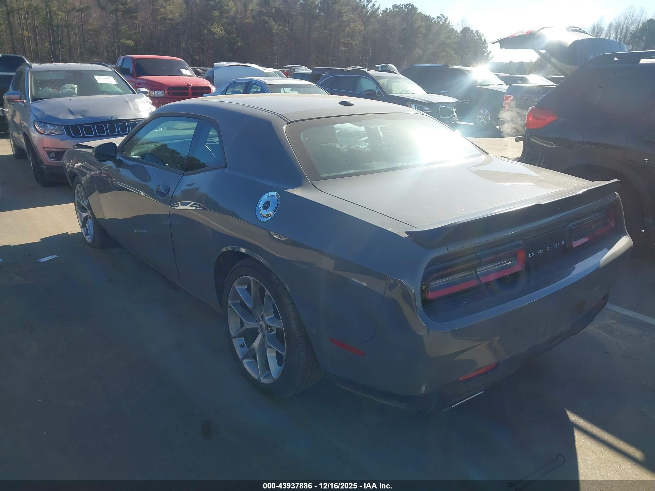 DODGE CHALLENGER image 3