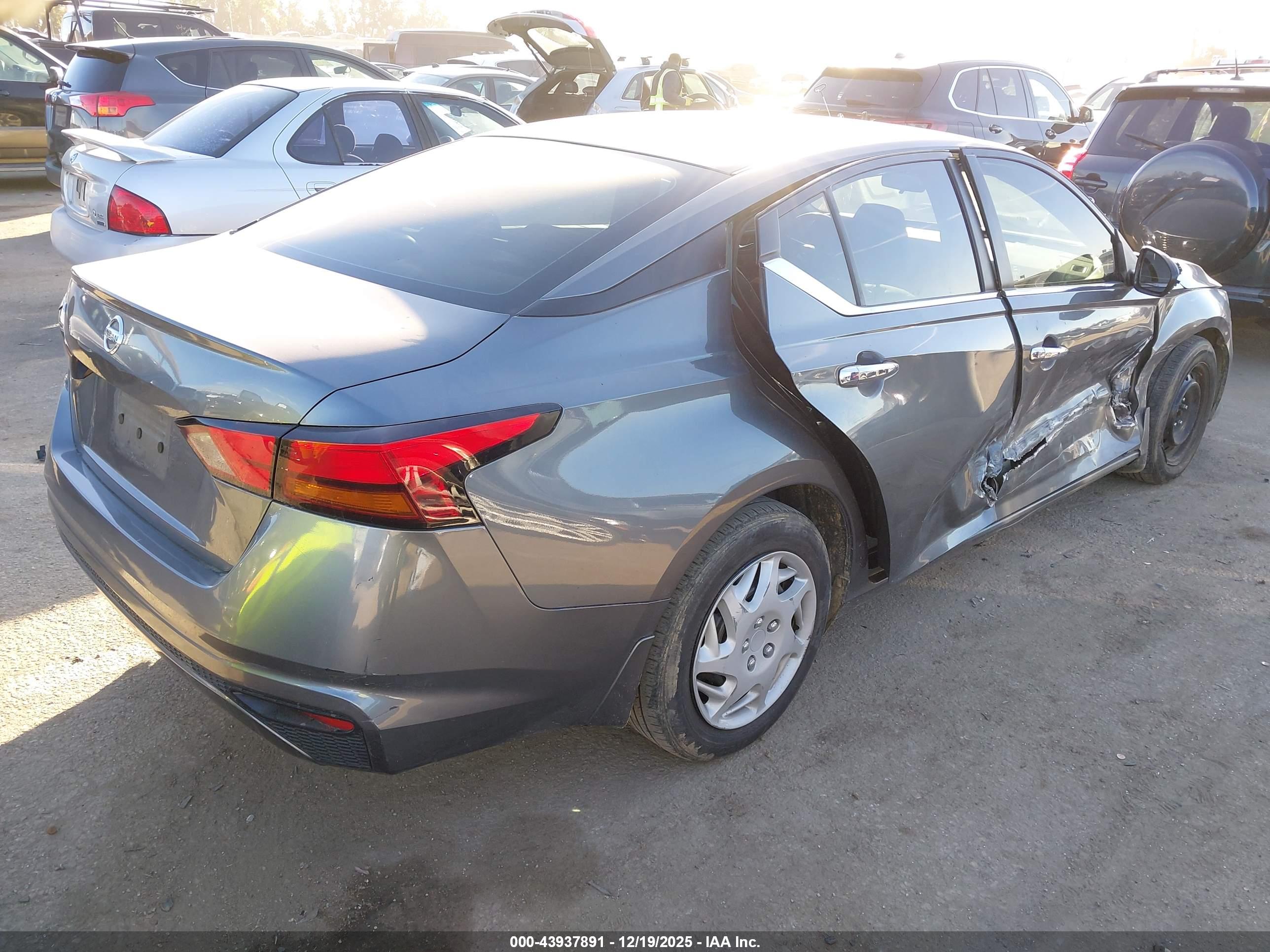 NISSAN ALTIMA image 4