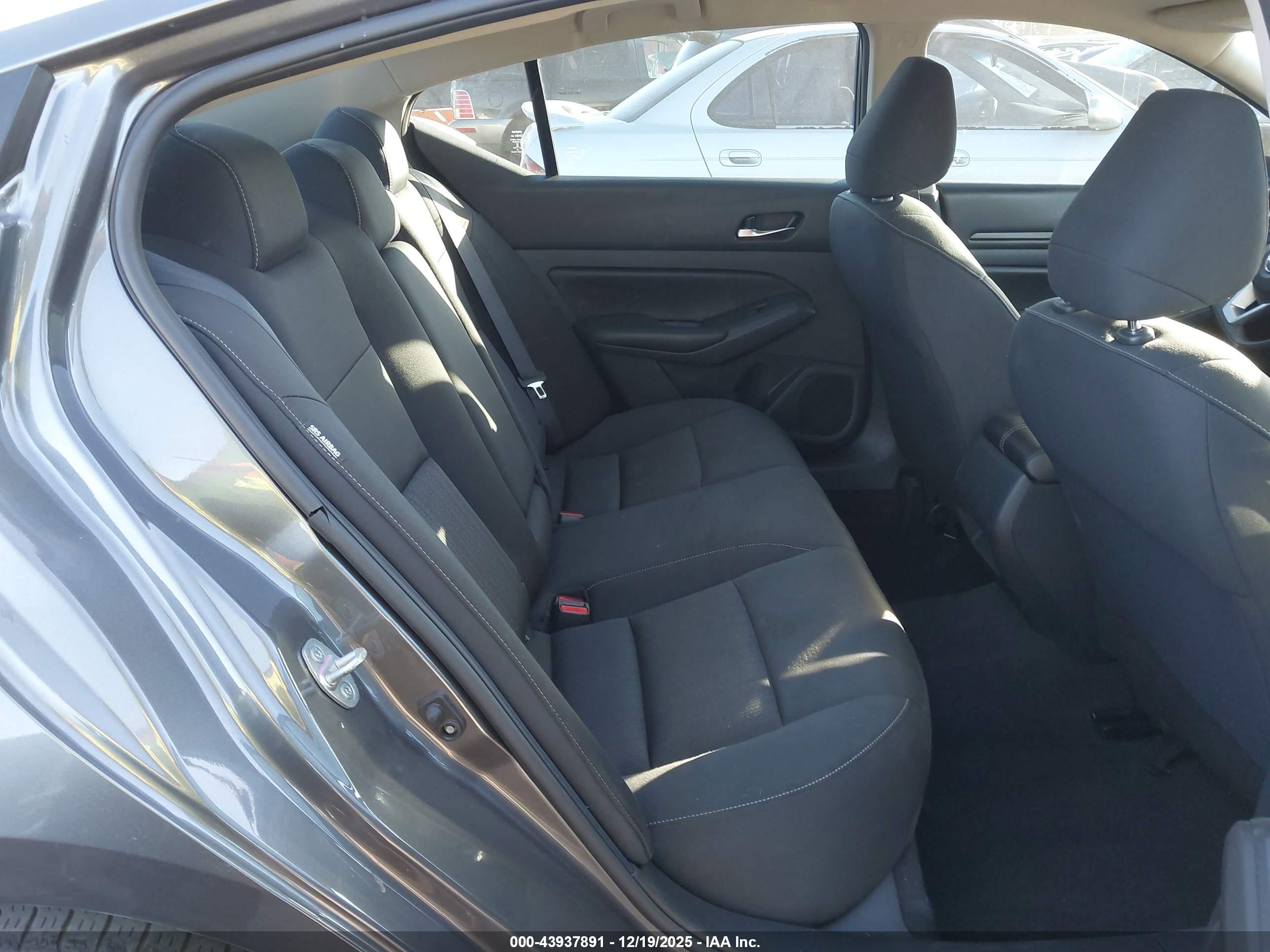 NISSAN ALTIMA image 8