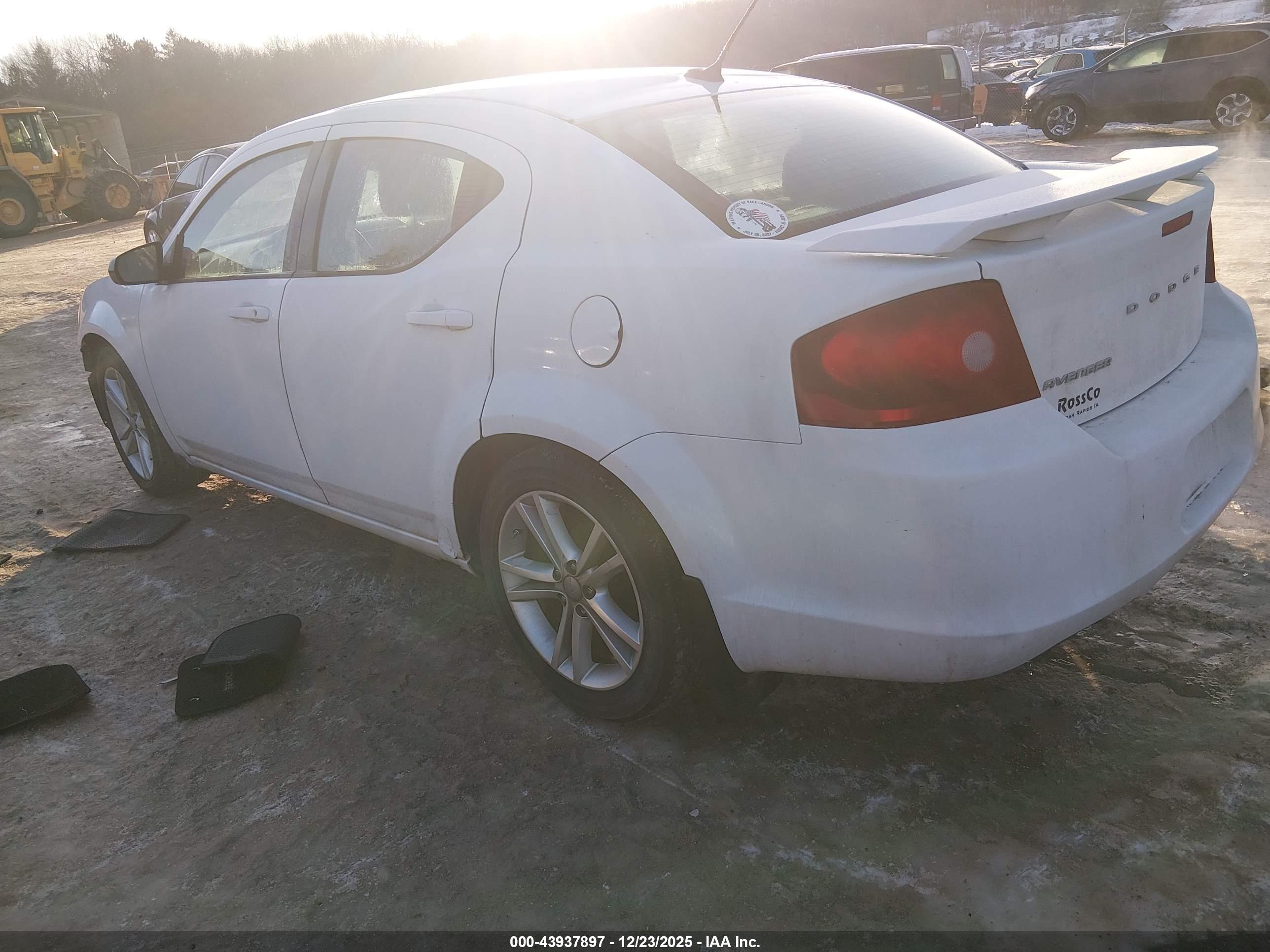 DODGE AVENGER image 3