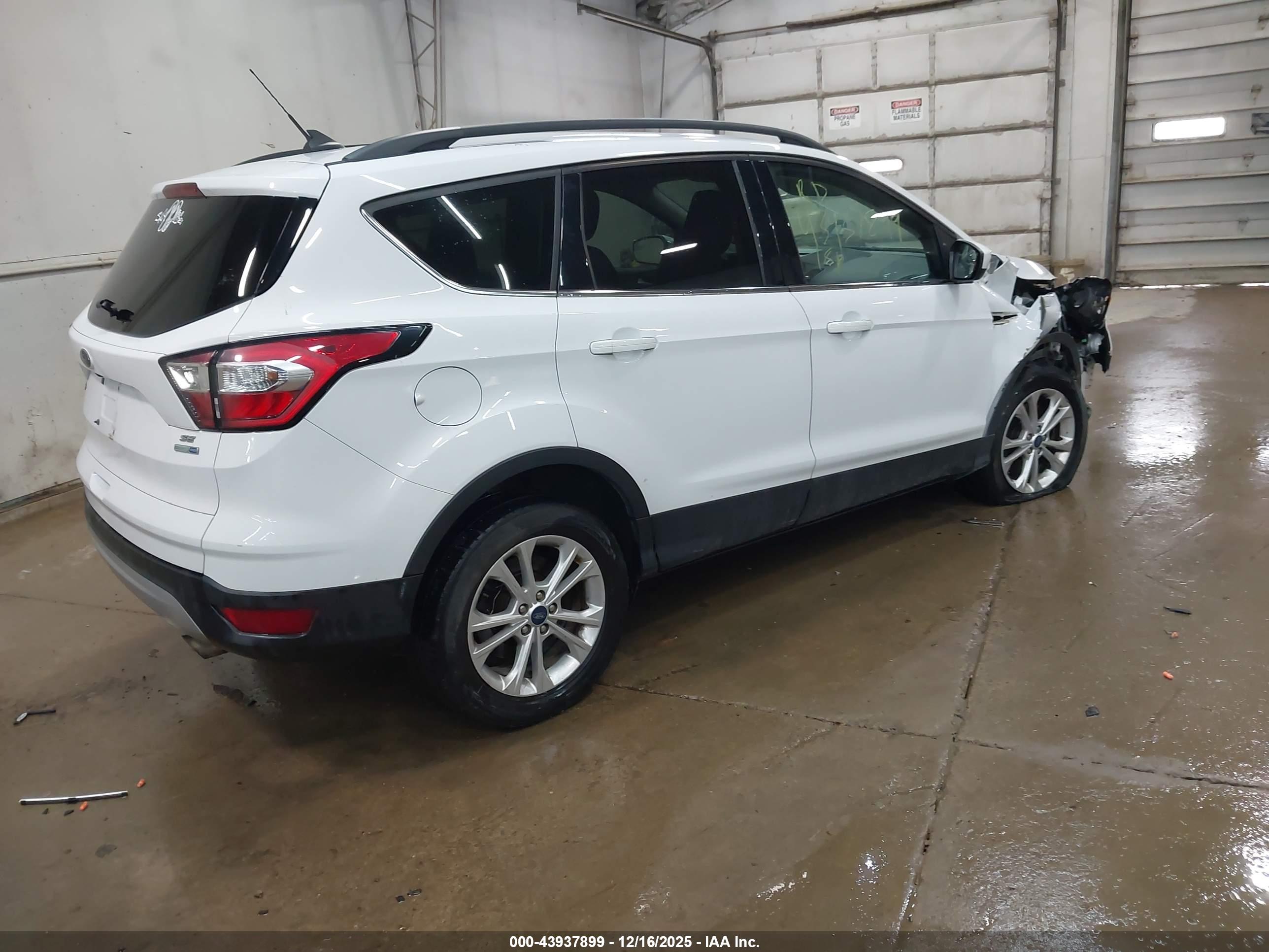FORD ESCAPE image 4