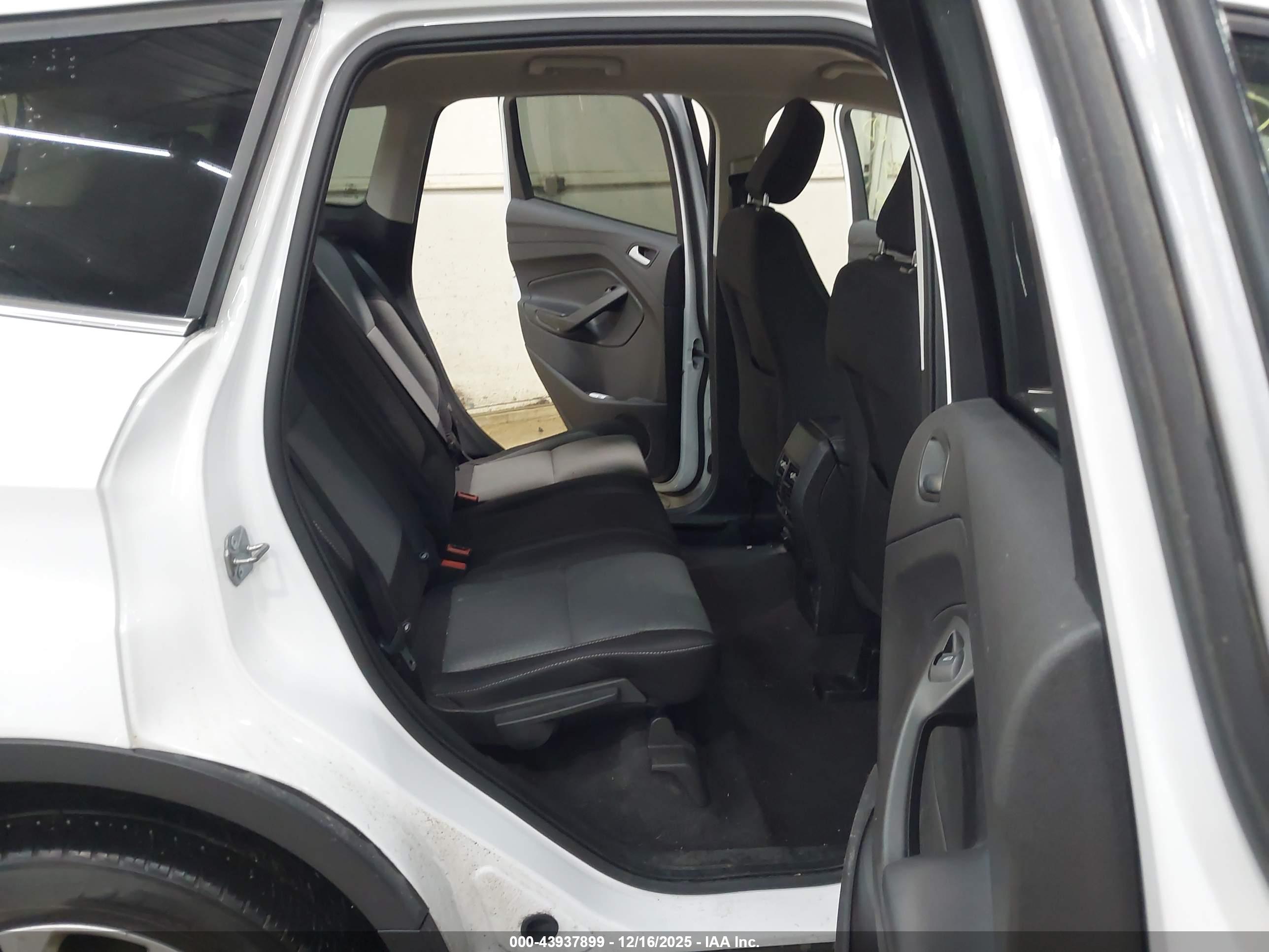 FORD ESCAPE image 8