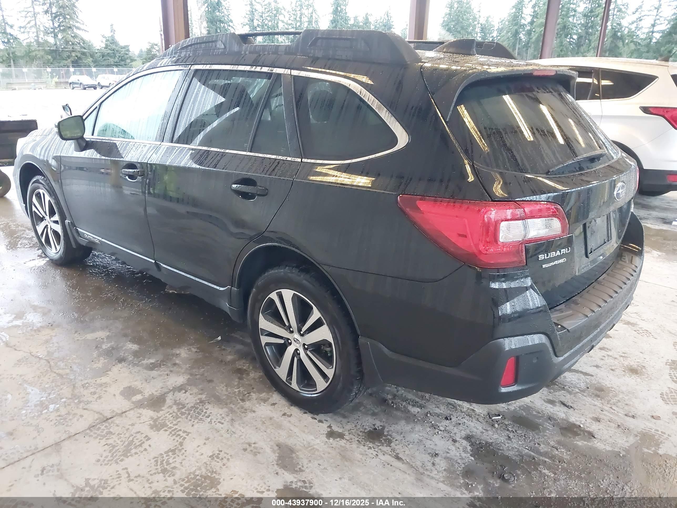 SUBARU OUTBACK image 3