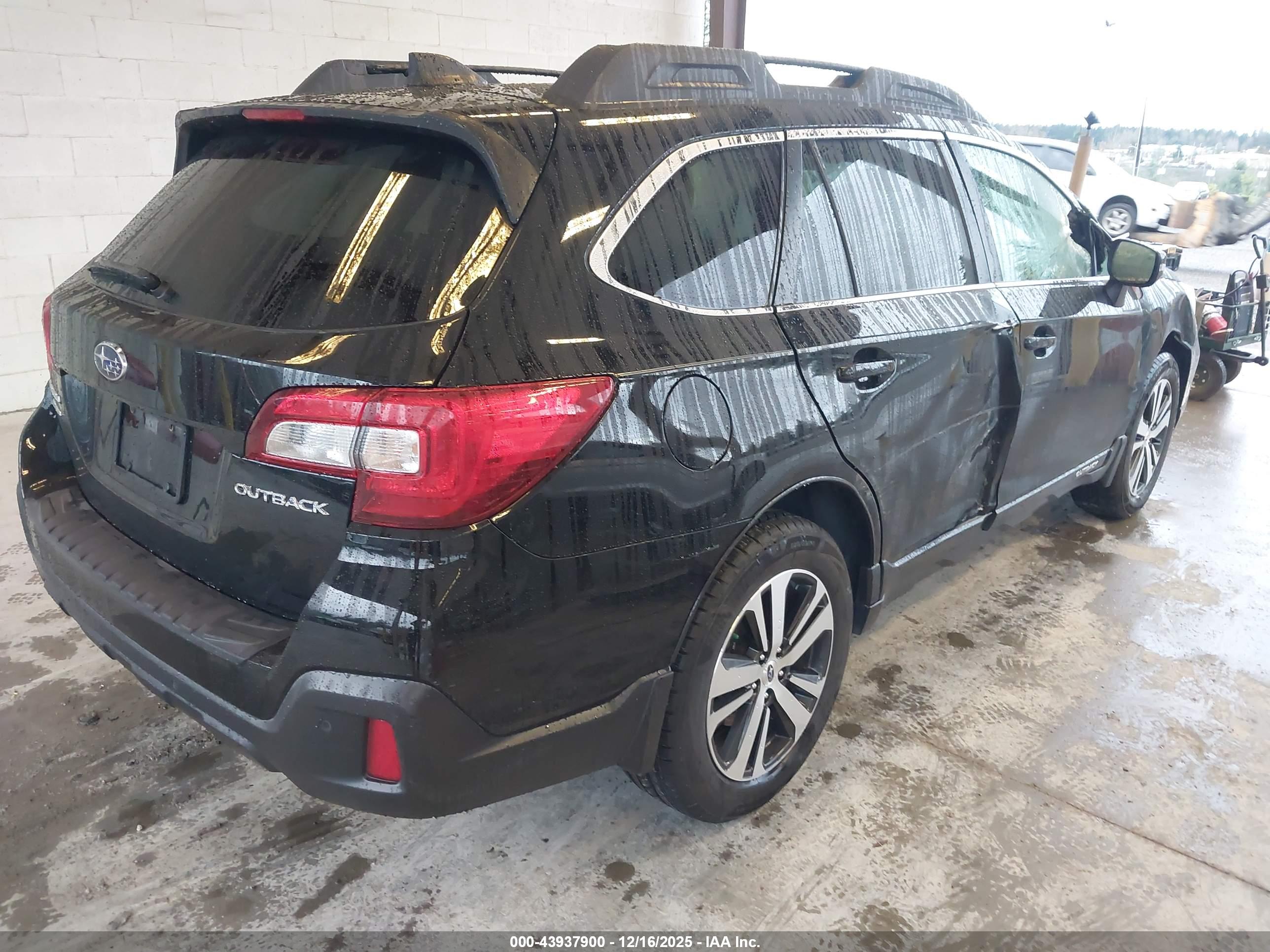 SUBARU OUTBACK image 4