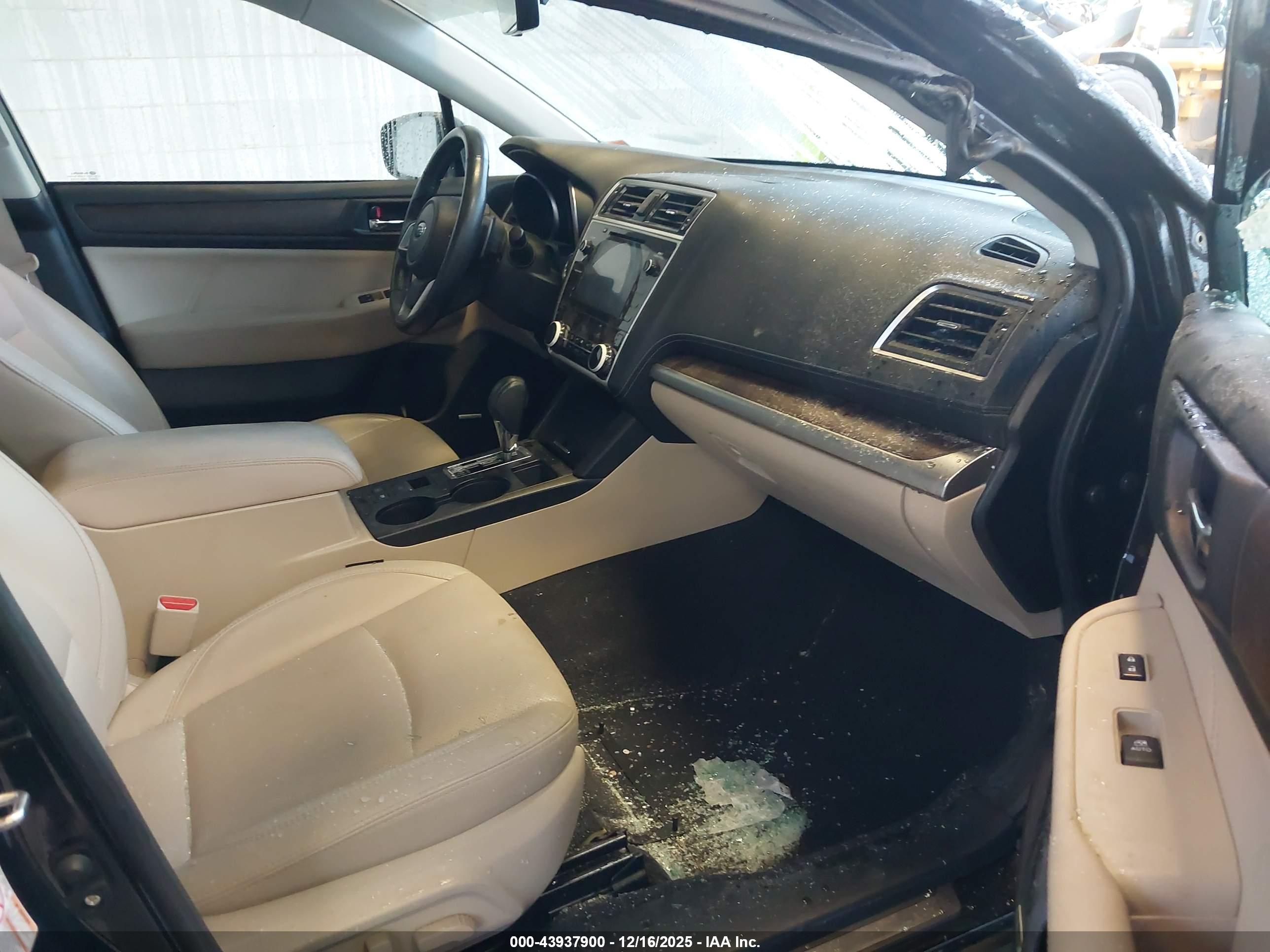 SUBARU OUTBACK image 5