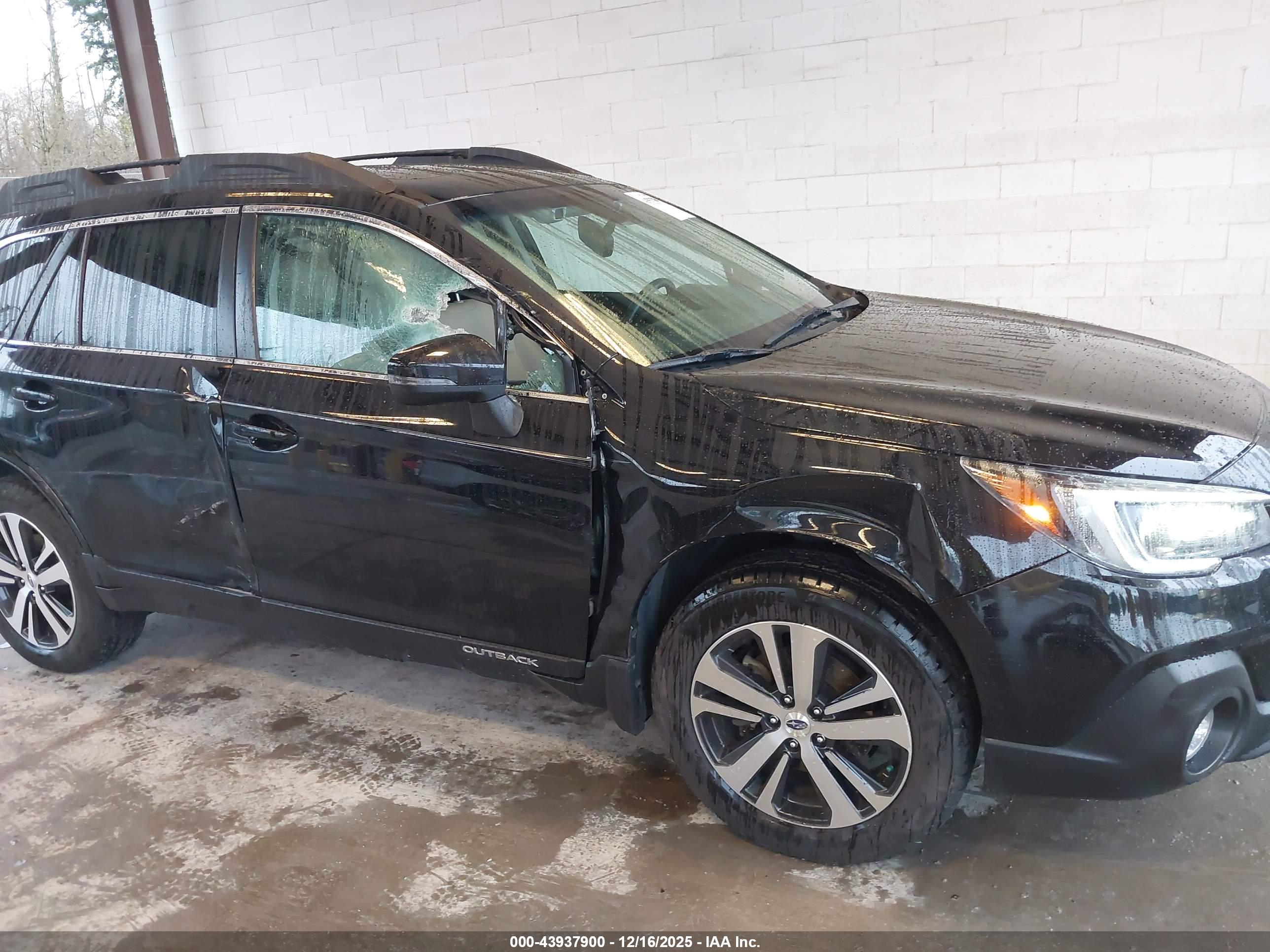 SUBARU OUTBACK image 6