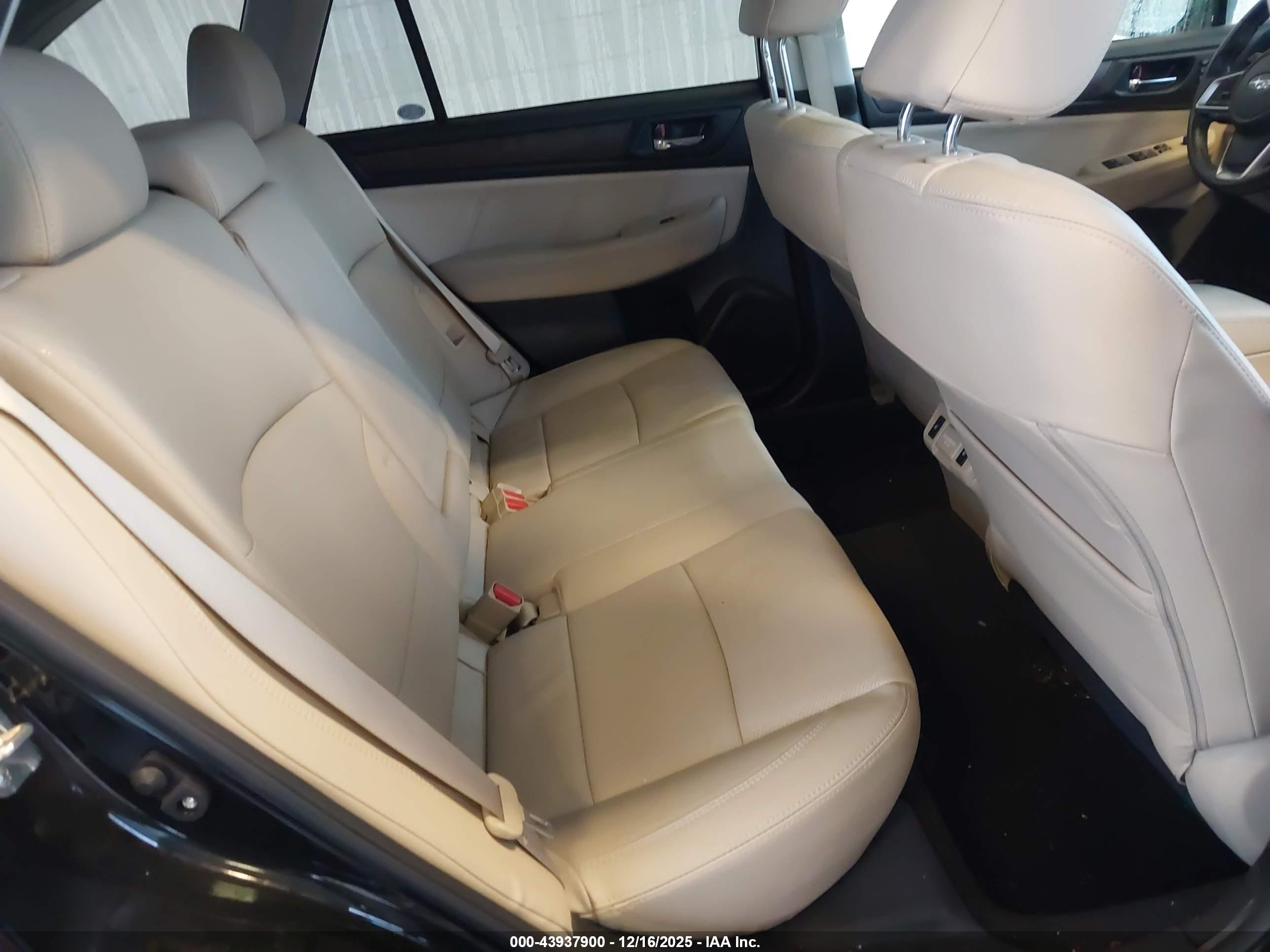SUBARU OUTBACK image 8