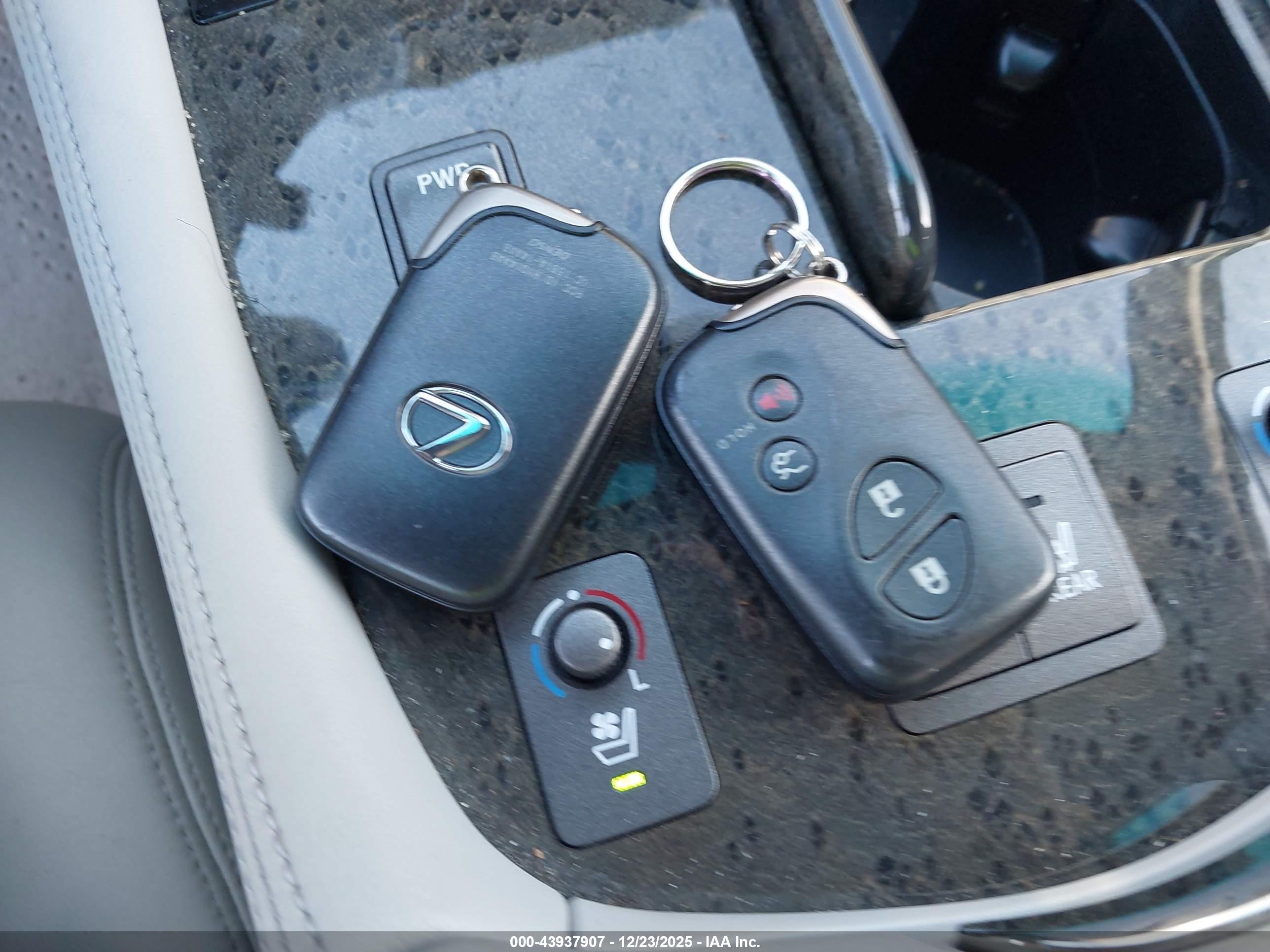 LEXUS LS image 11