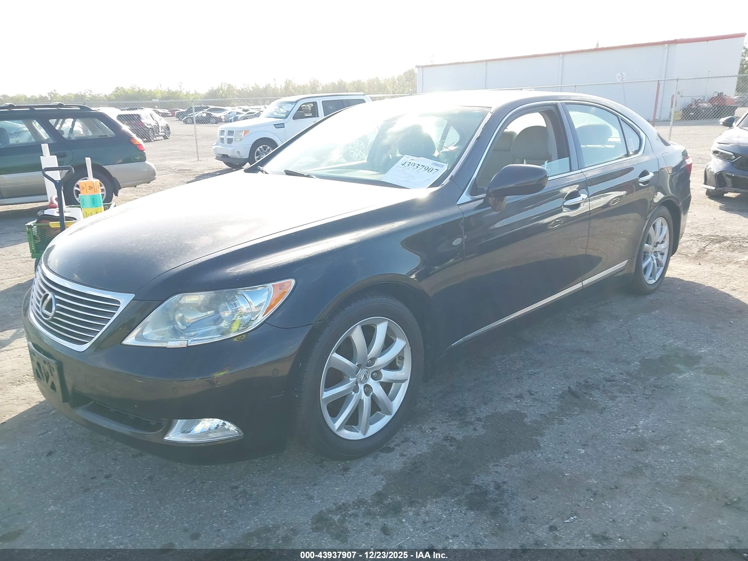 LEXUS LS image 6