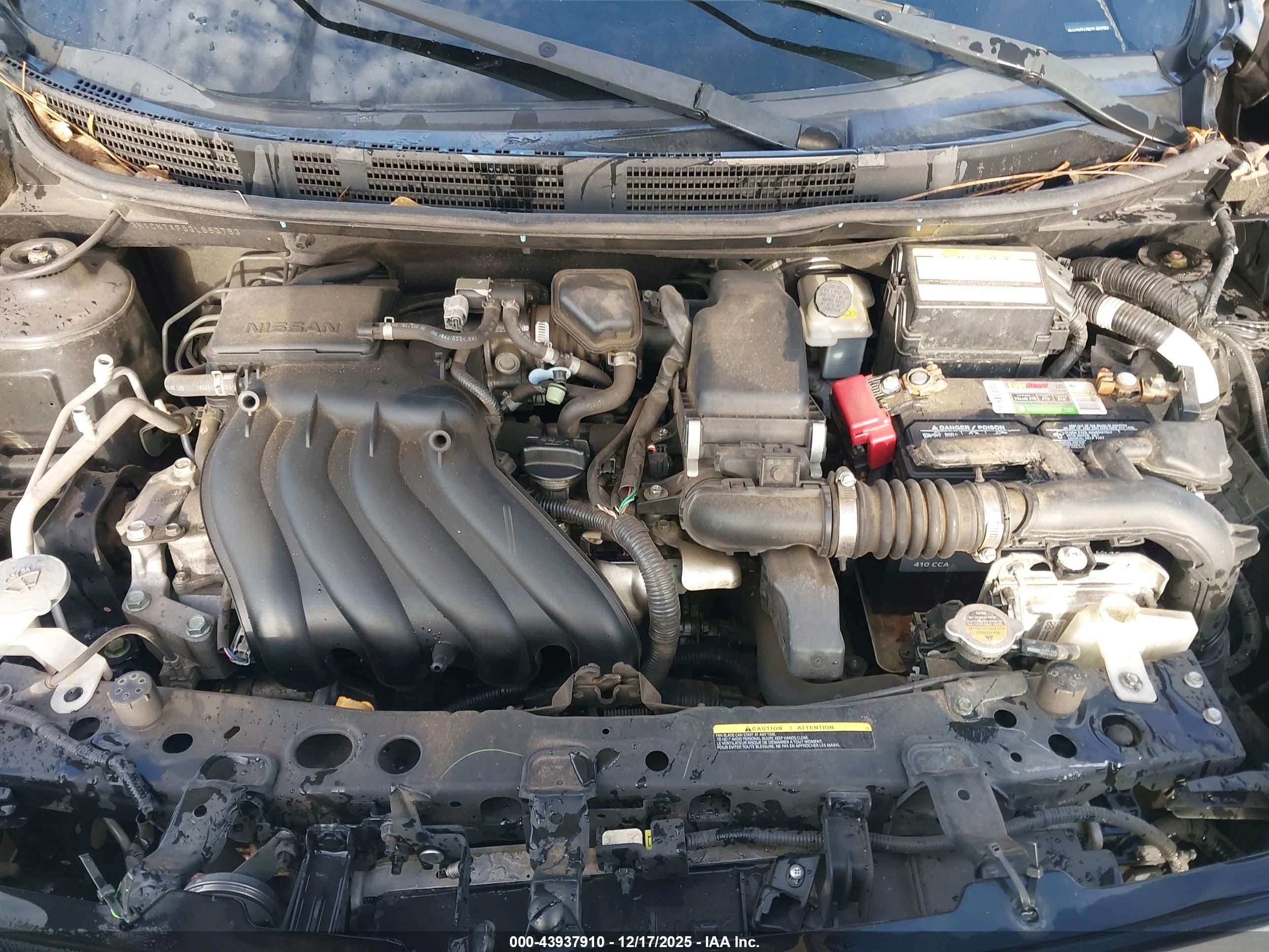 NISSAN VERSA image 10