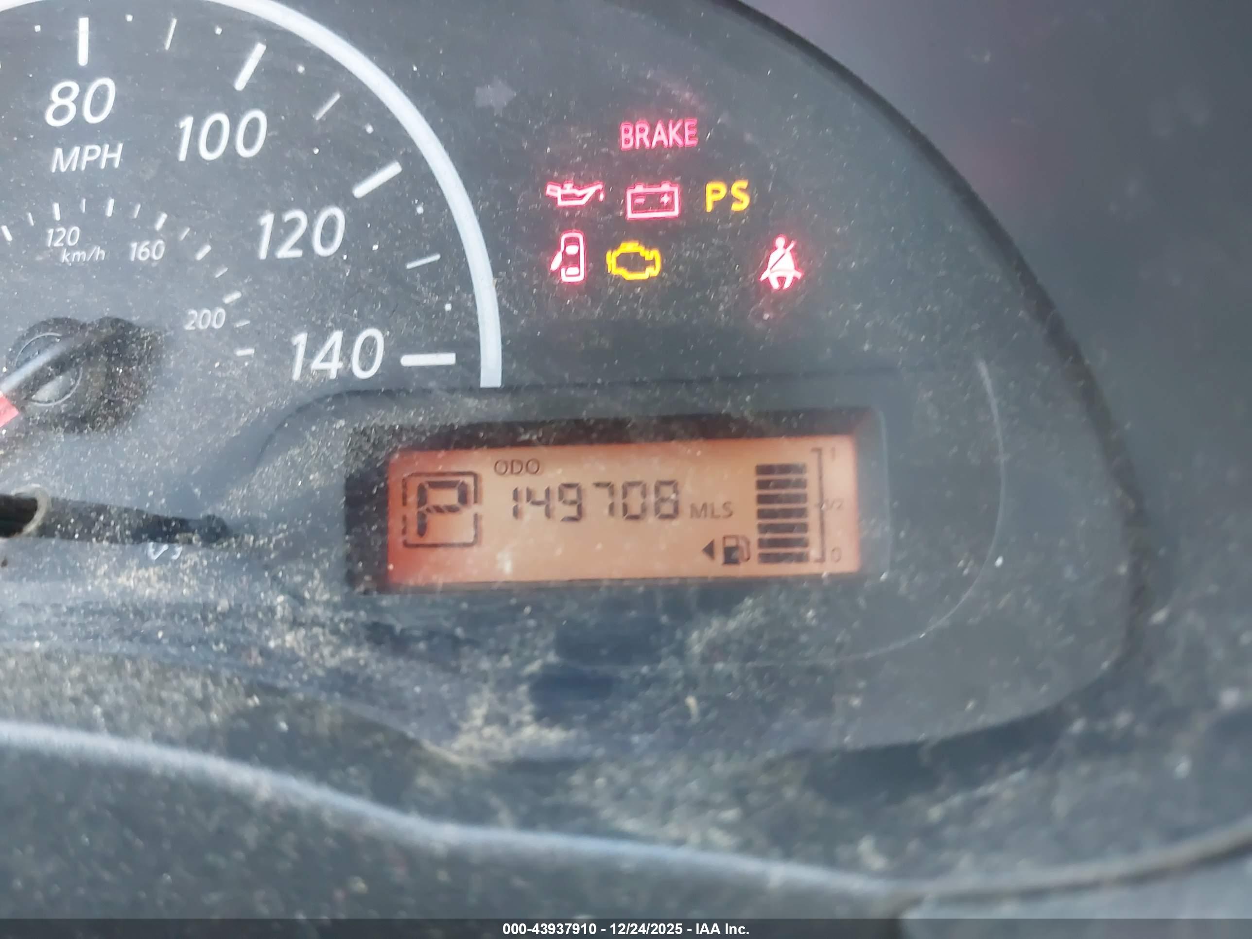 NISSAN VERSA image 7