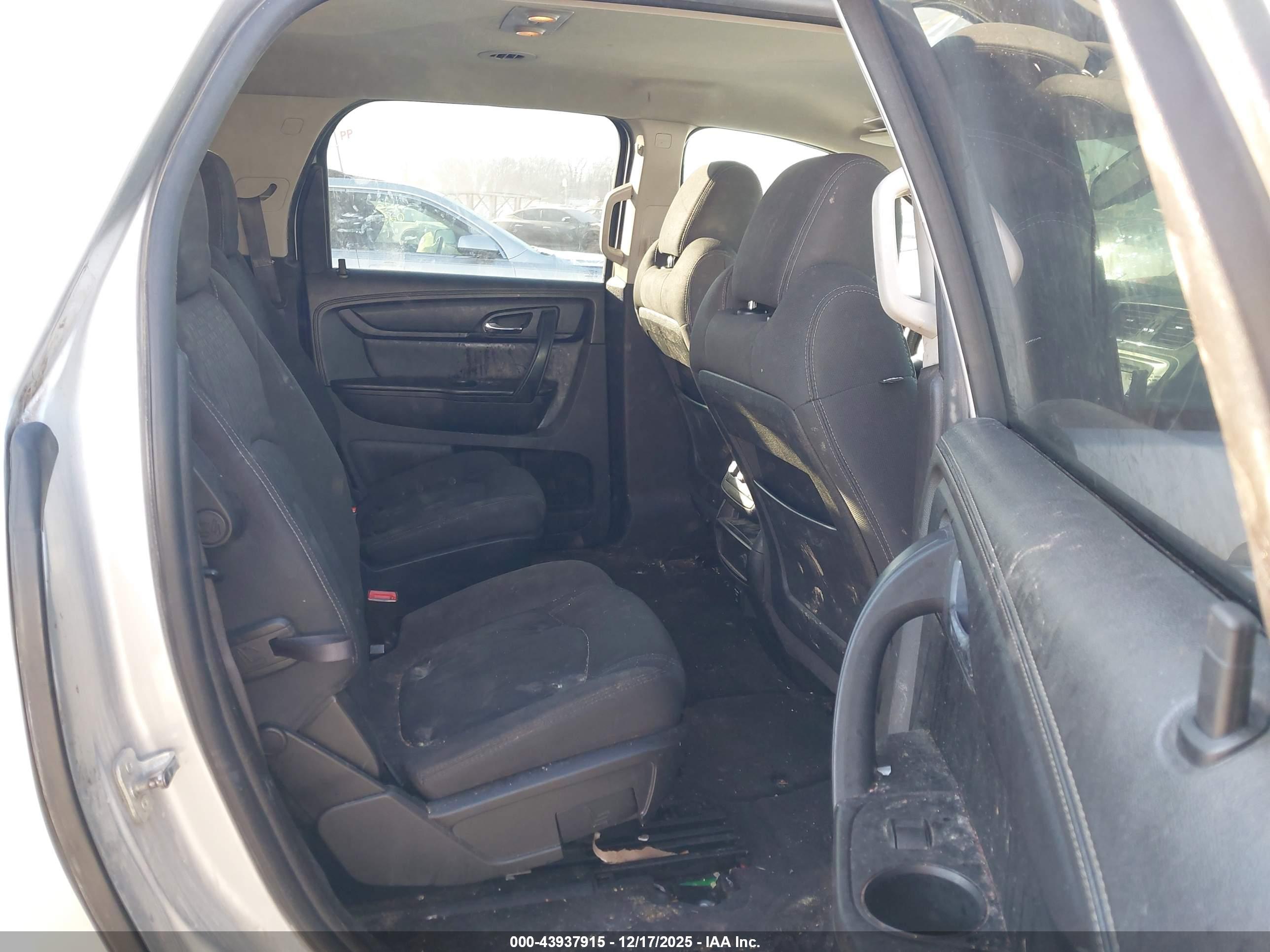 GMC ACADIA image 8