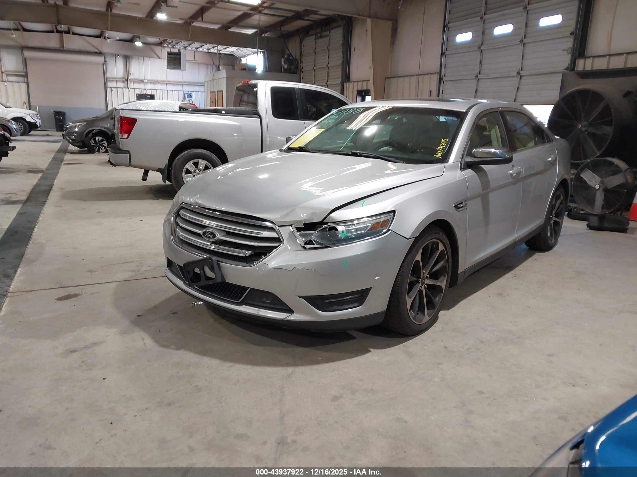 FORD TAURUS image 2