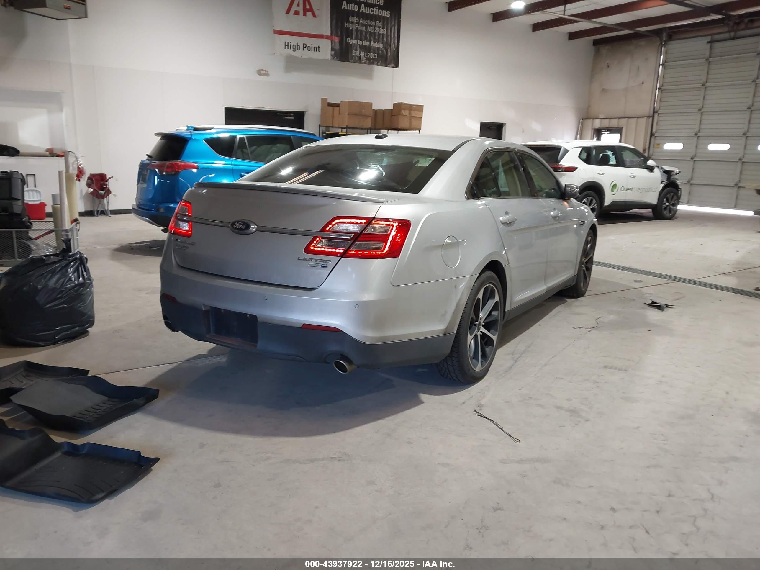 FORD TAURUS image 4