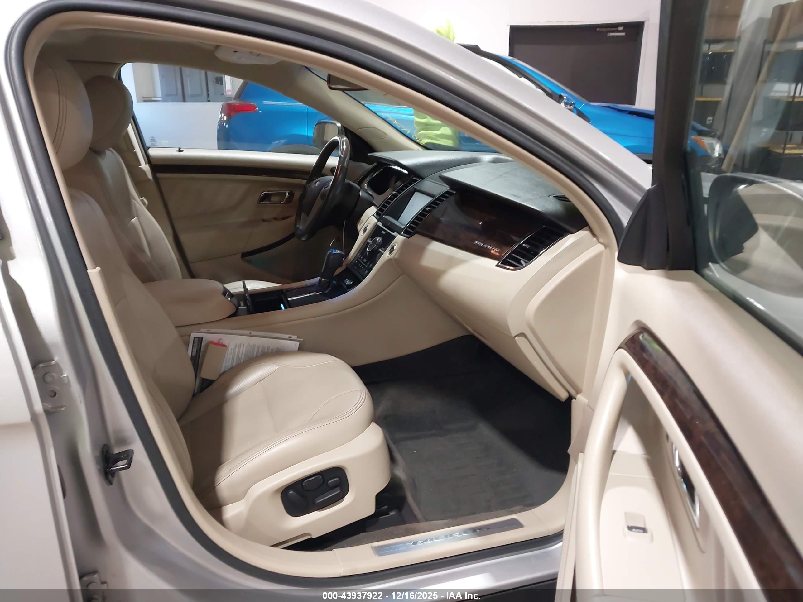 FORD TAURUS image 5