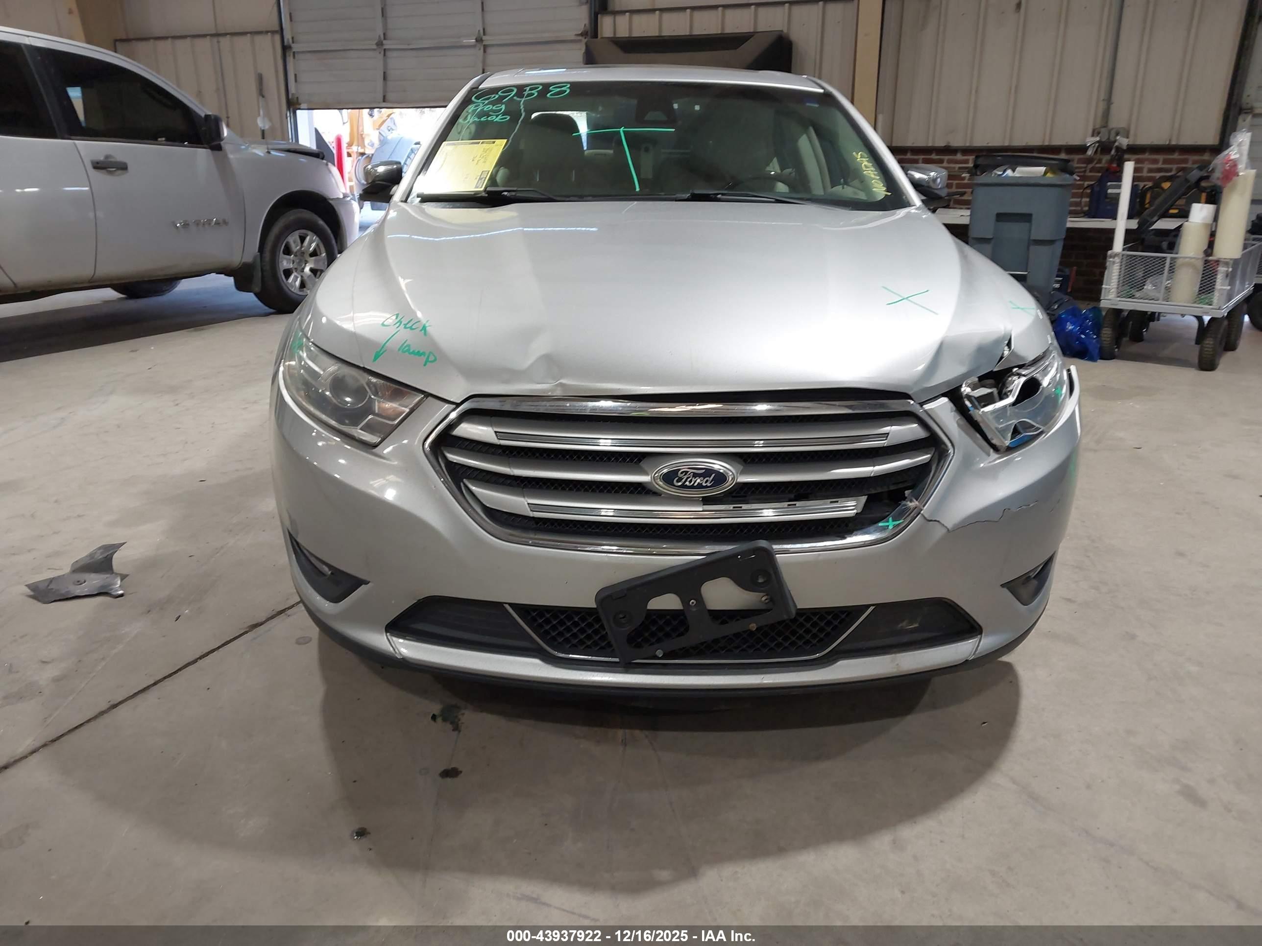FORD TAURUS image 6