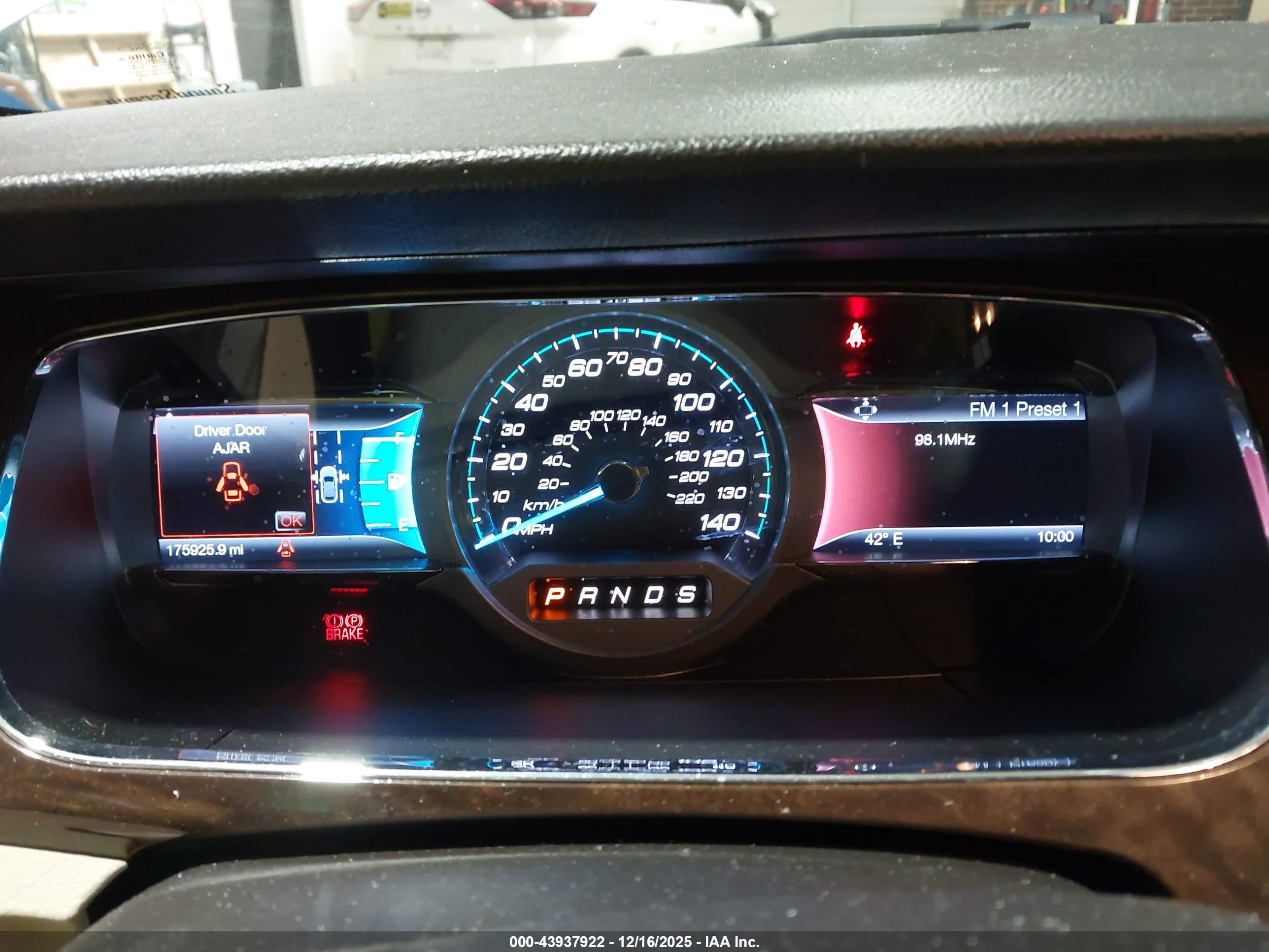 FORD TAURUS image 7