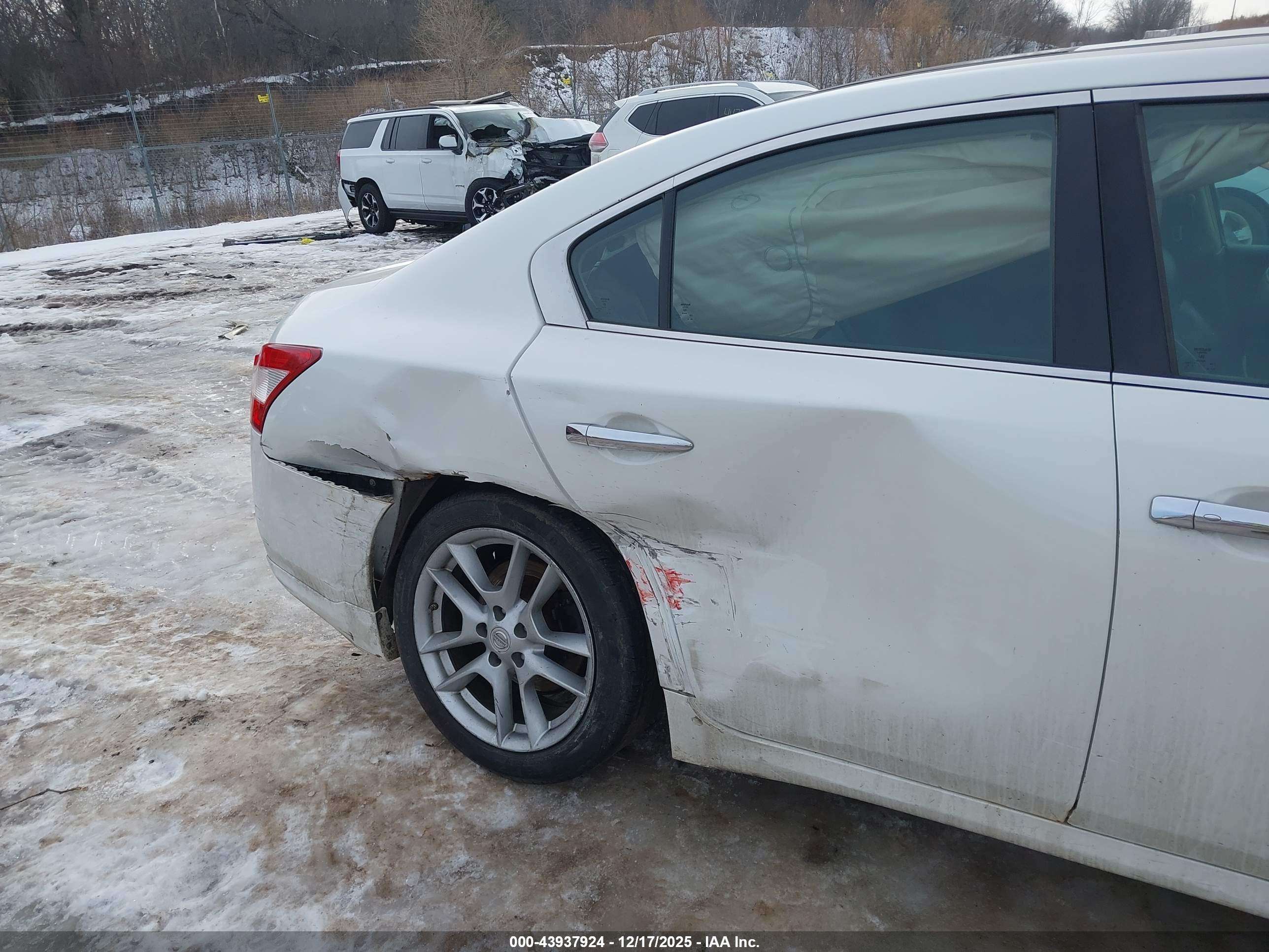 NISSAN MAXIMA image 6
