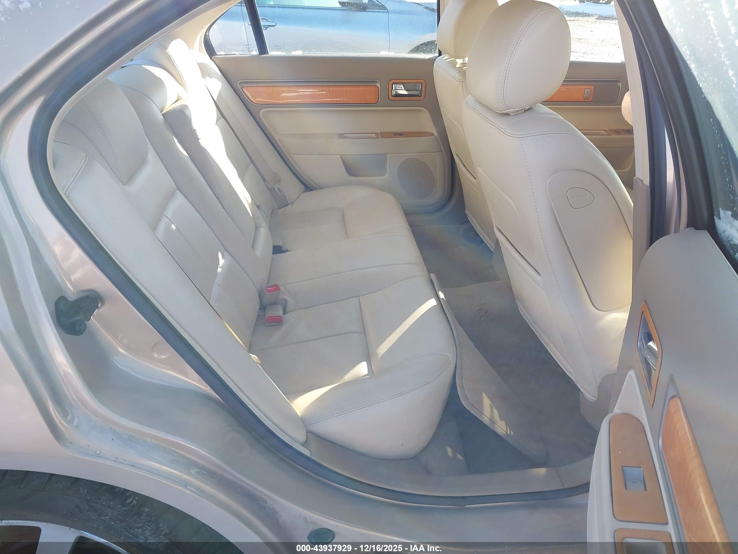 LINCOLN MKZ image 8