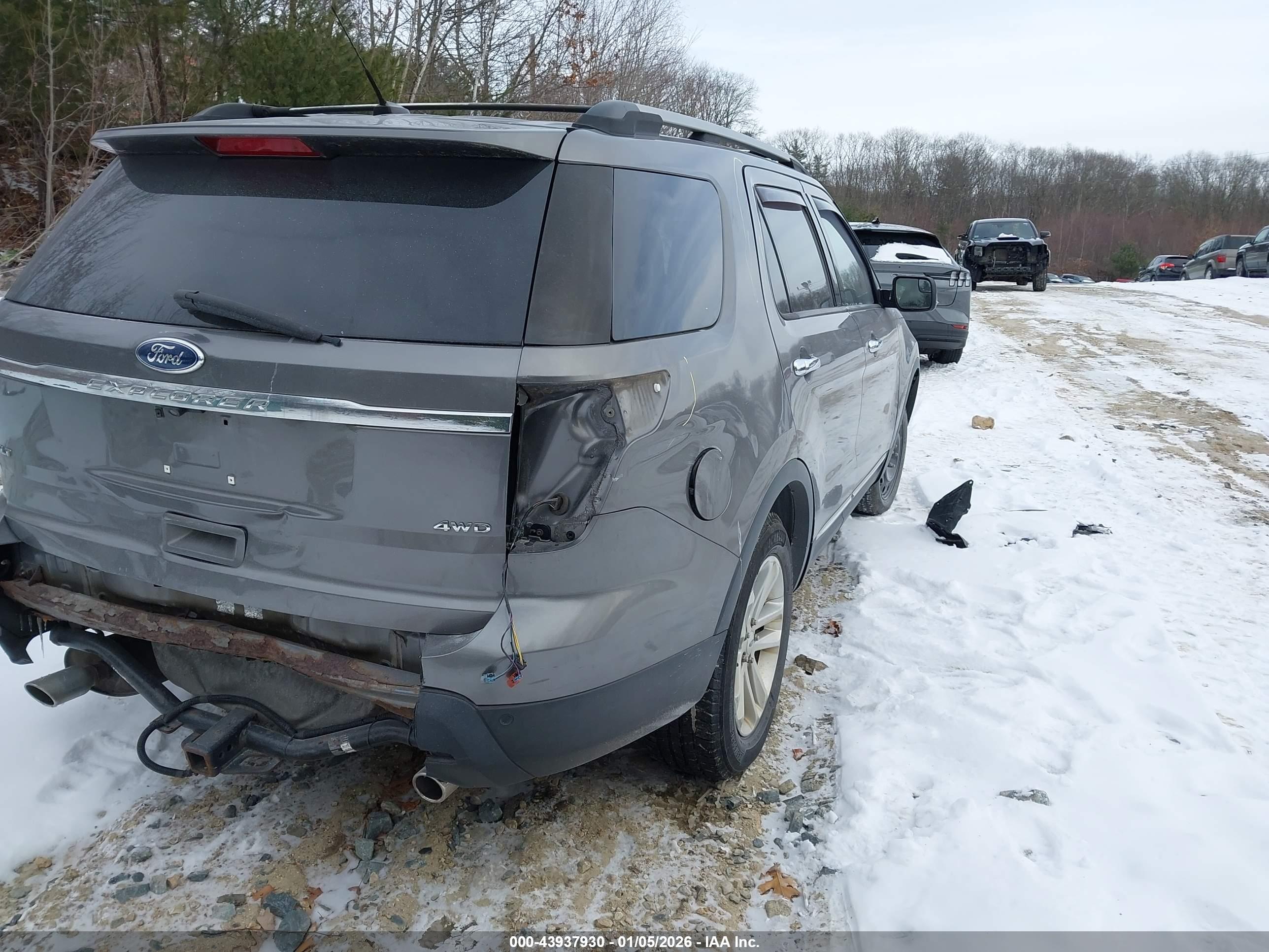 FORD EXPLORER image 4