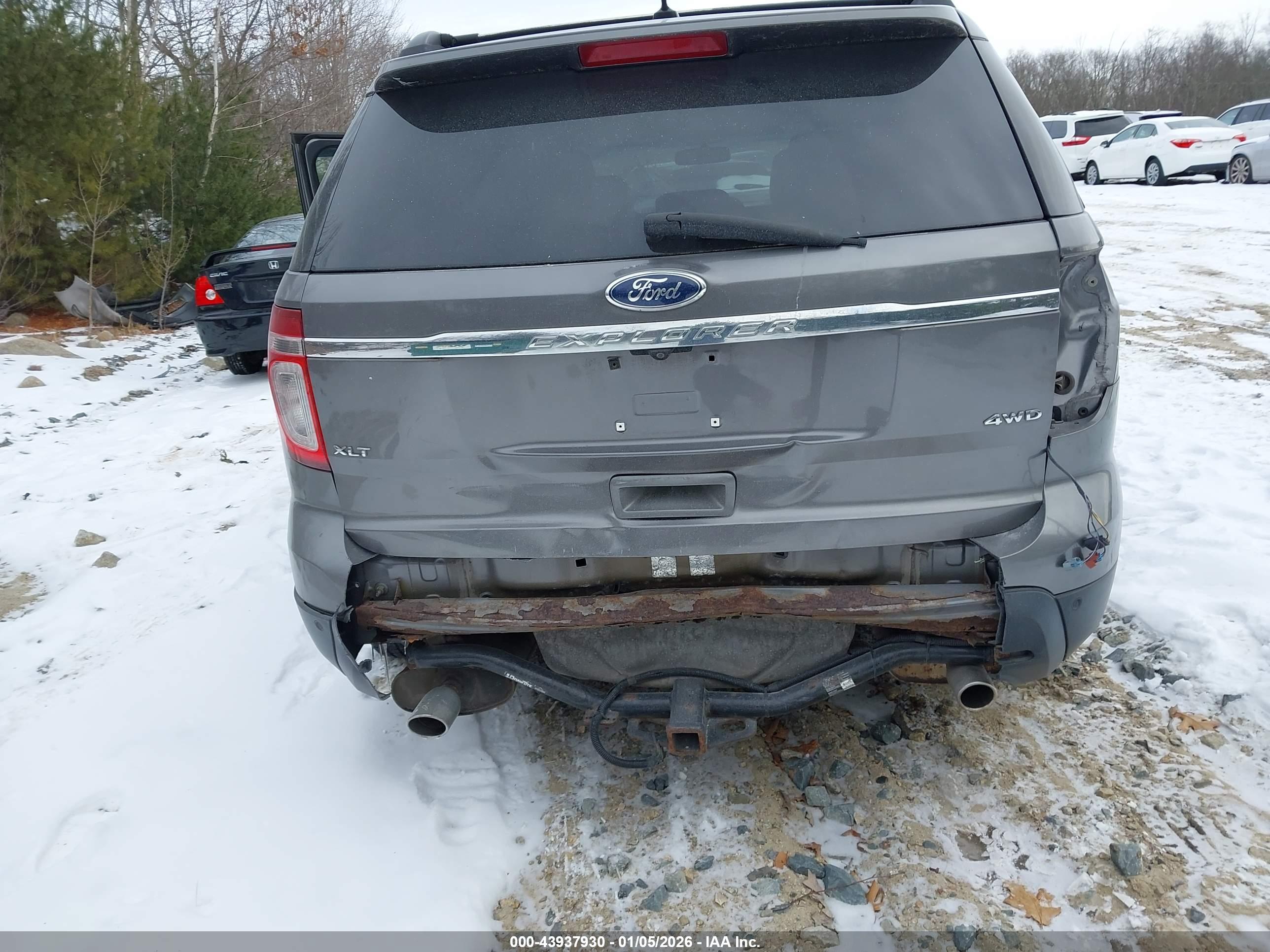 FORD EXPLORER image 6
