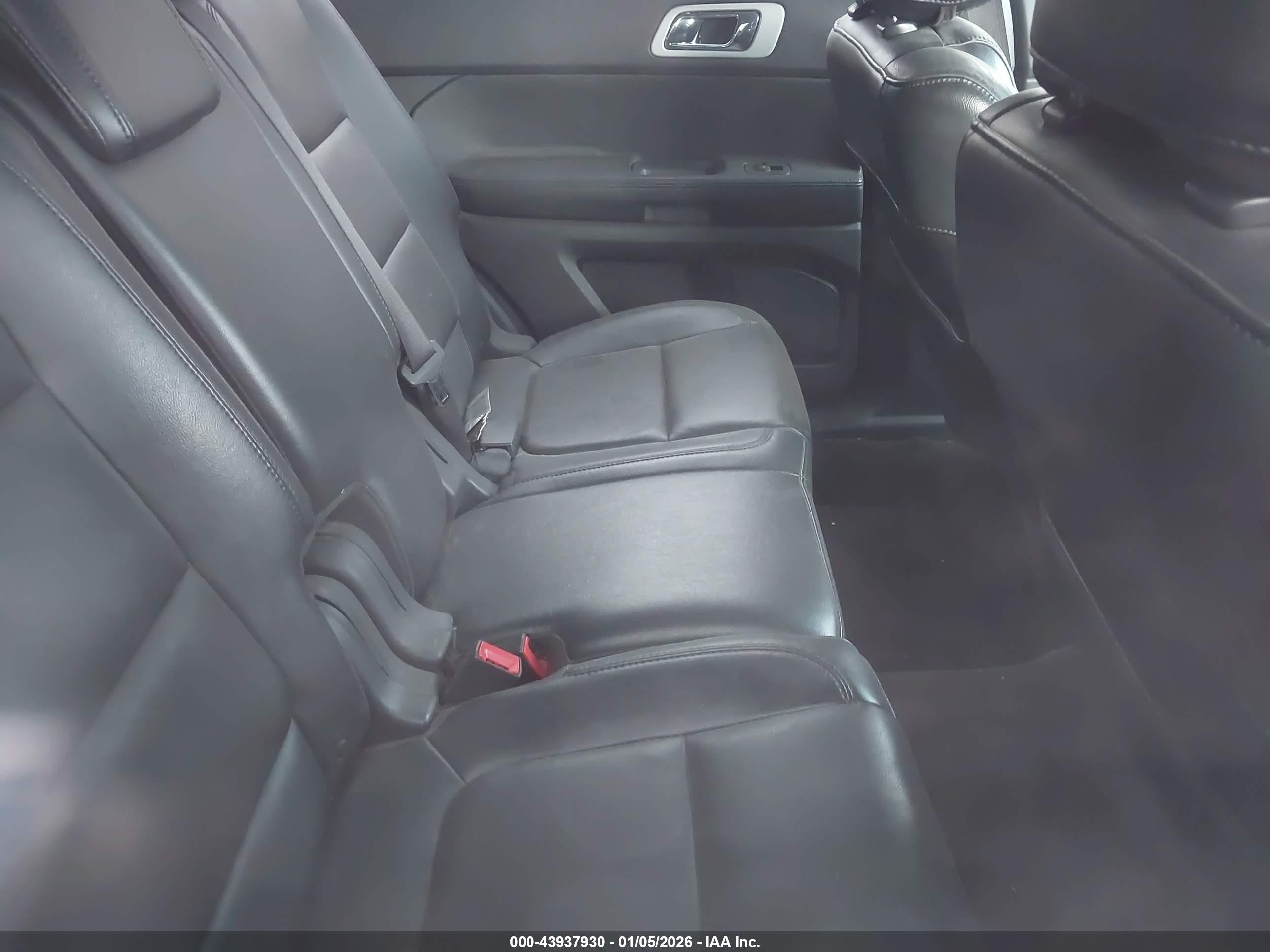 FORD EXPLORER image 8