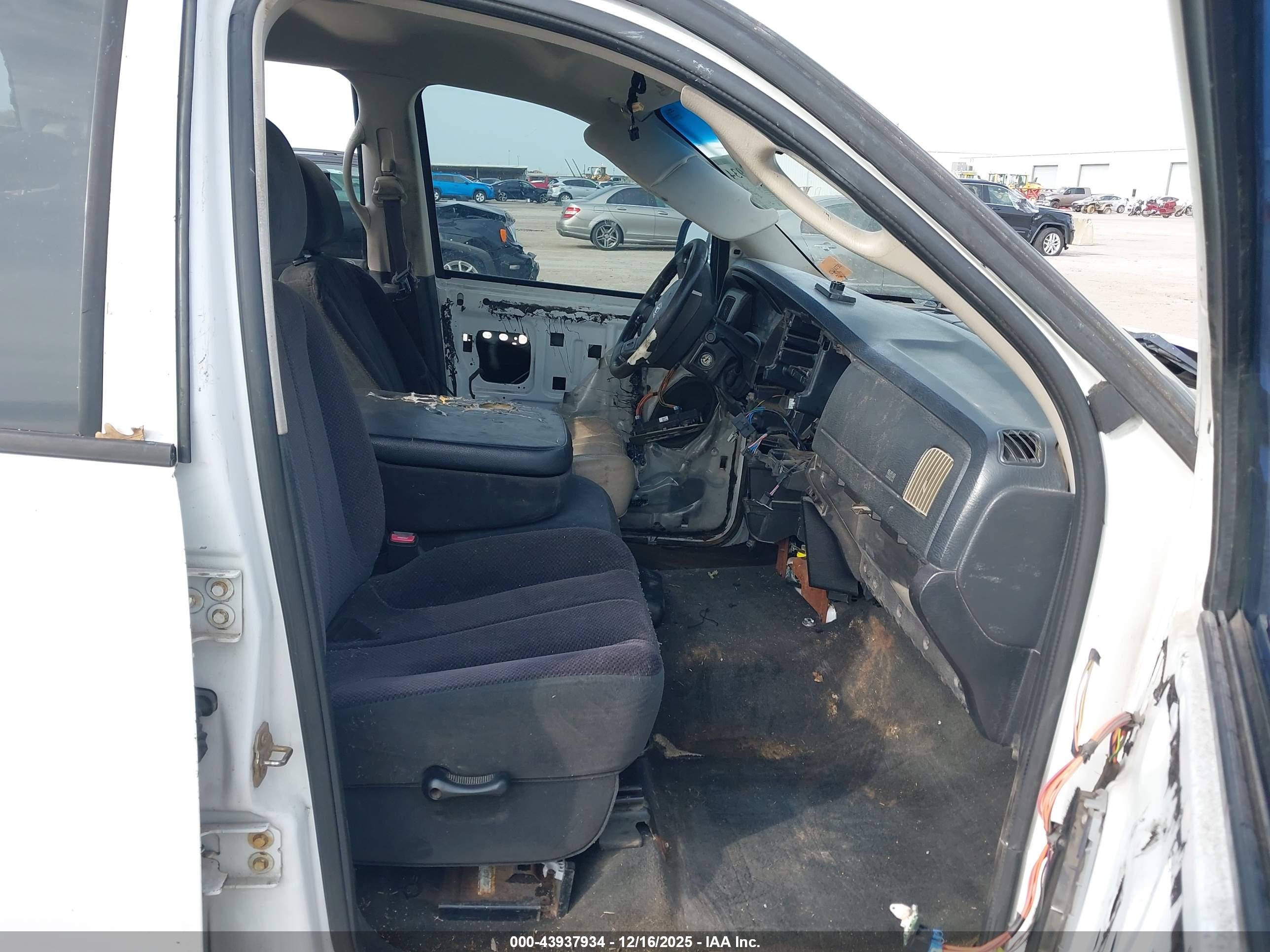 DODGE RAM image 5