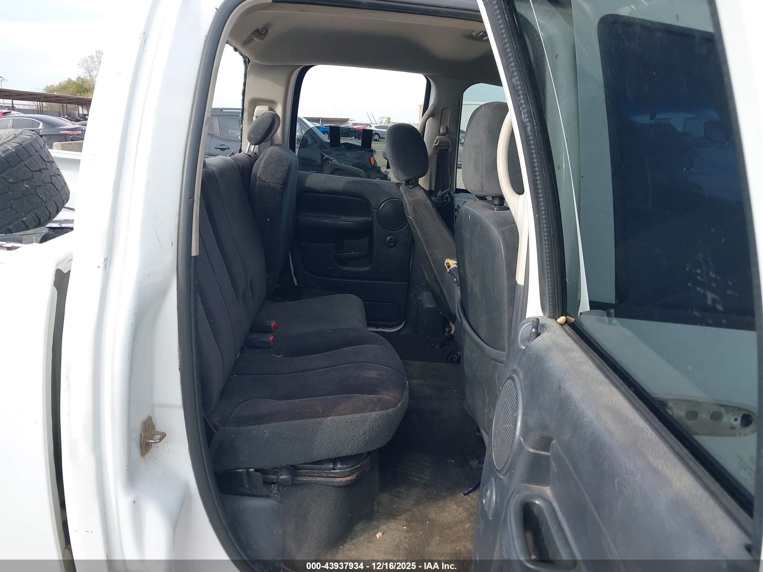 DODGE RAM image 8
