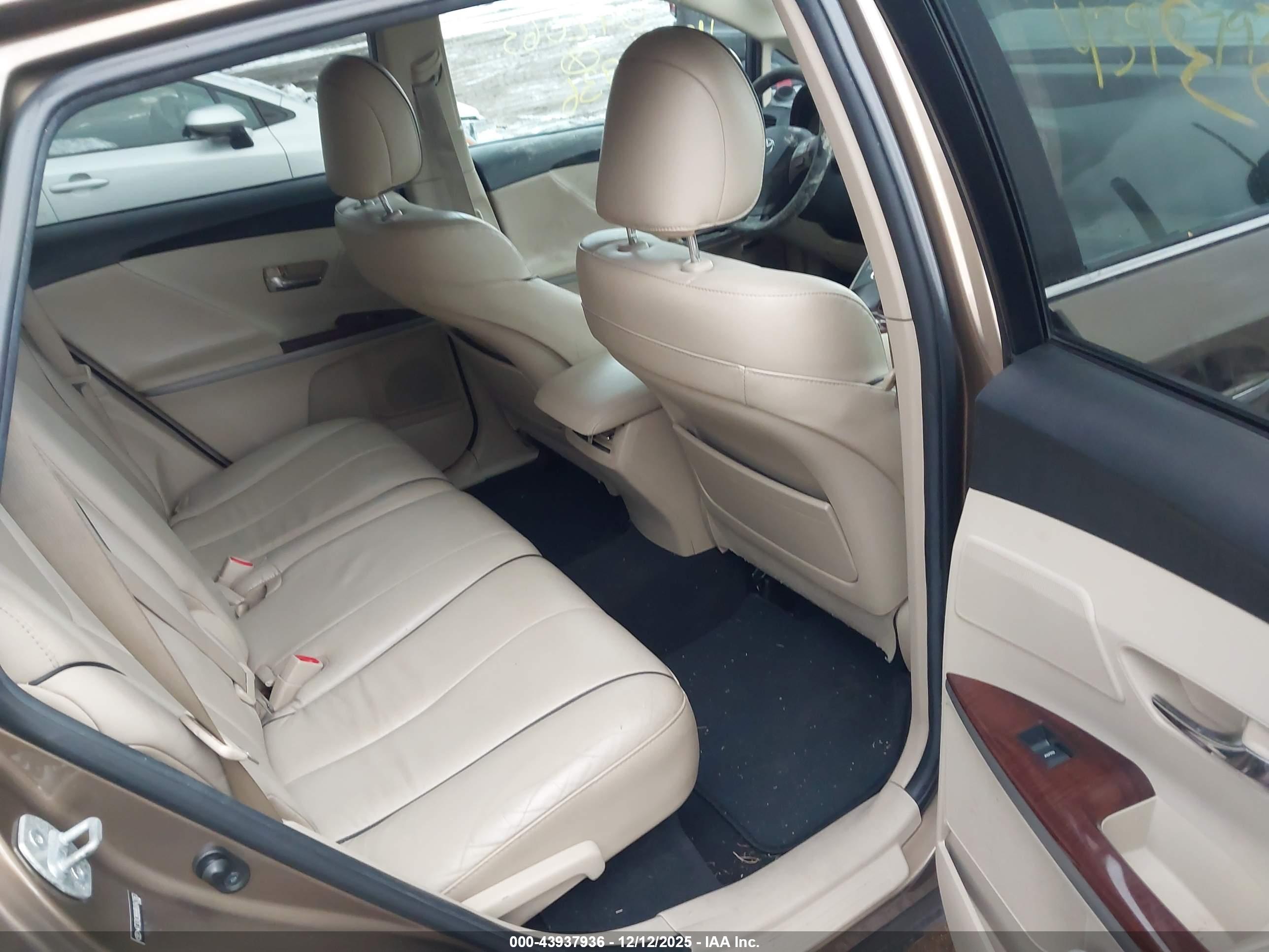 TOYOTA VENZA image 8