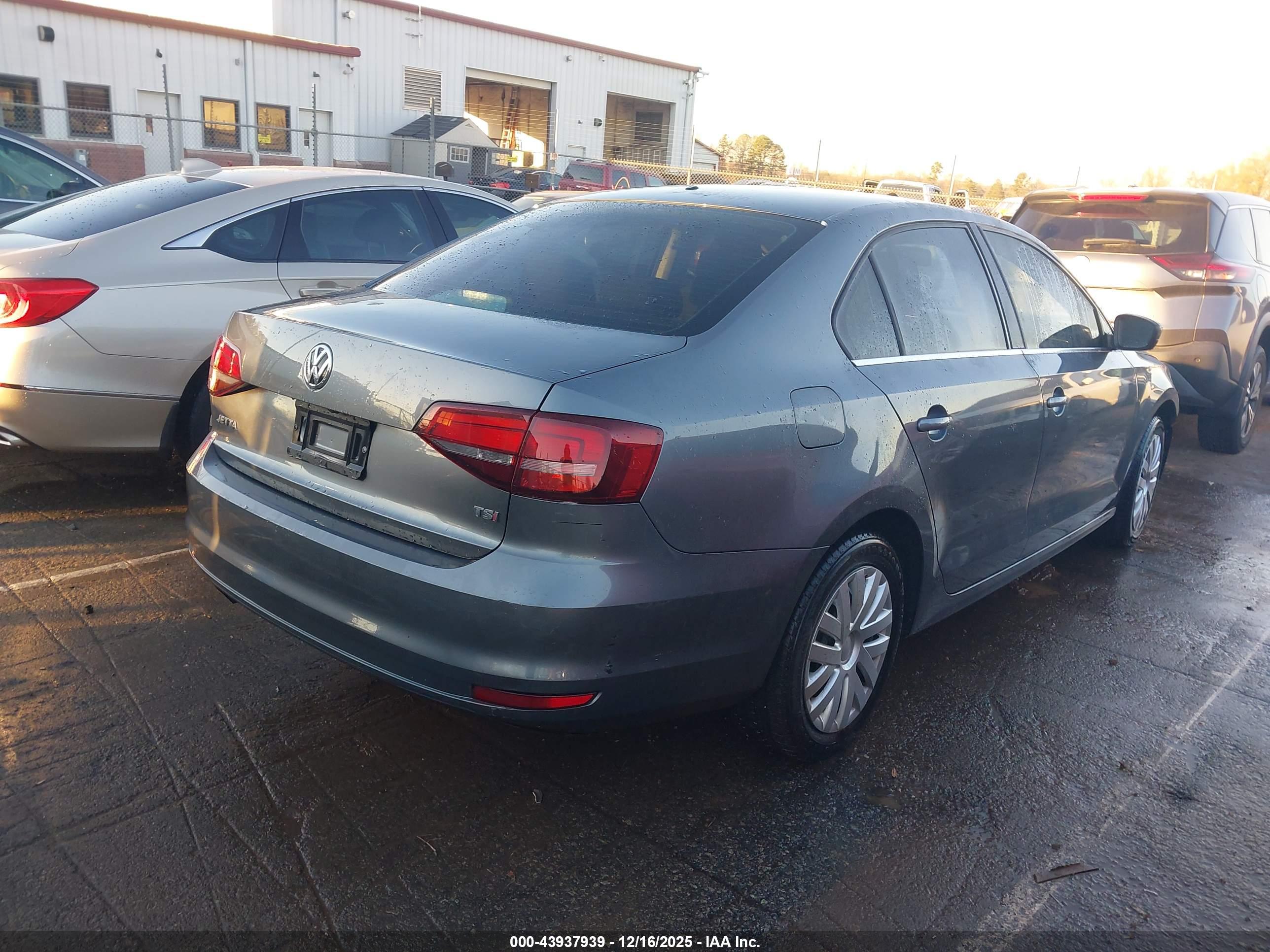 VOLKSWAGEN JETTA image 4