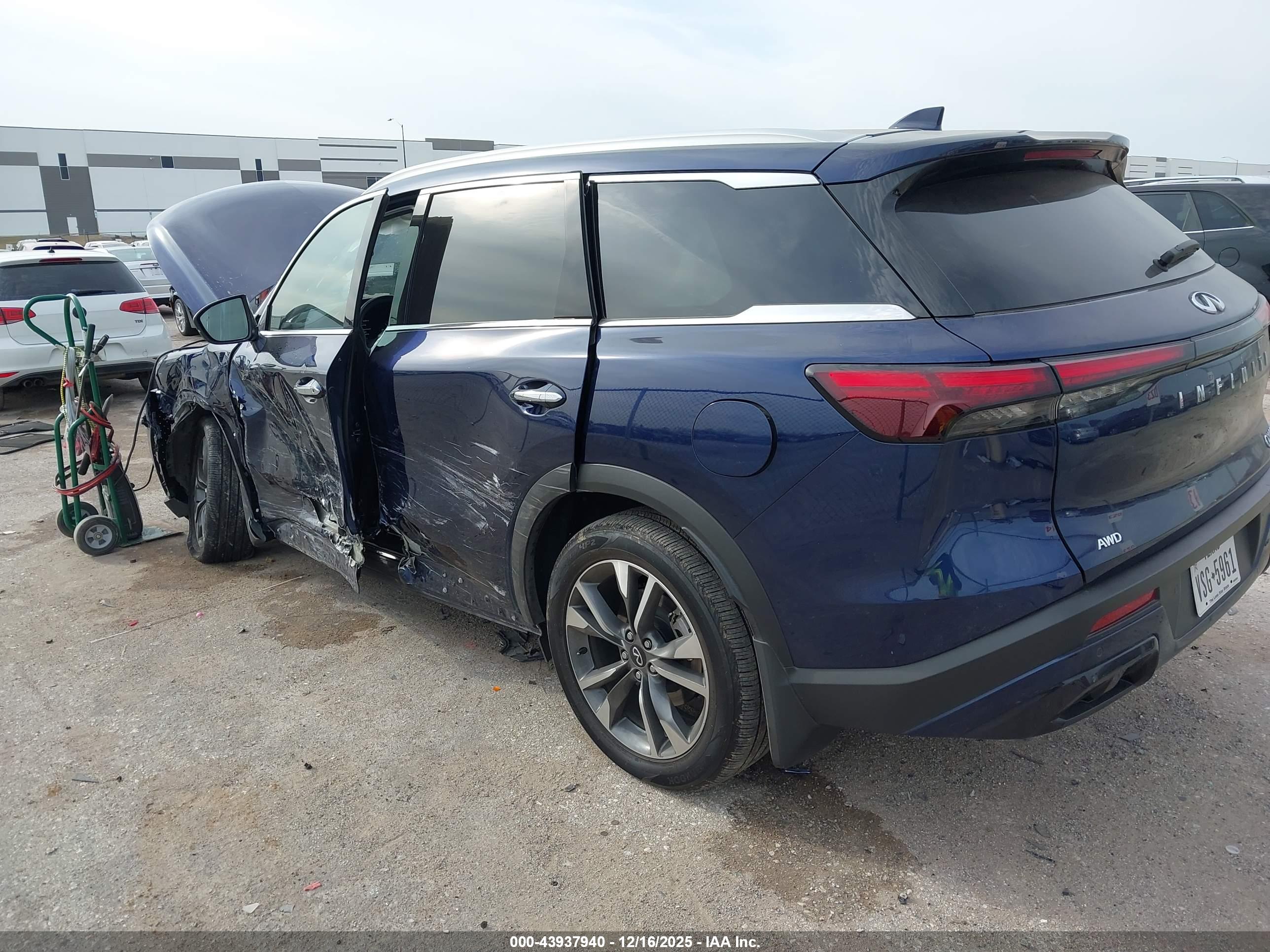 INFINITI QX60 image 3