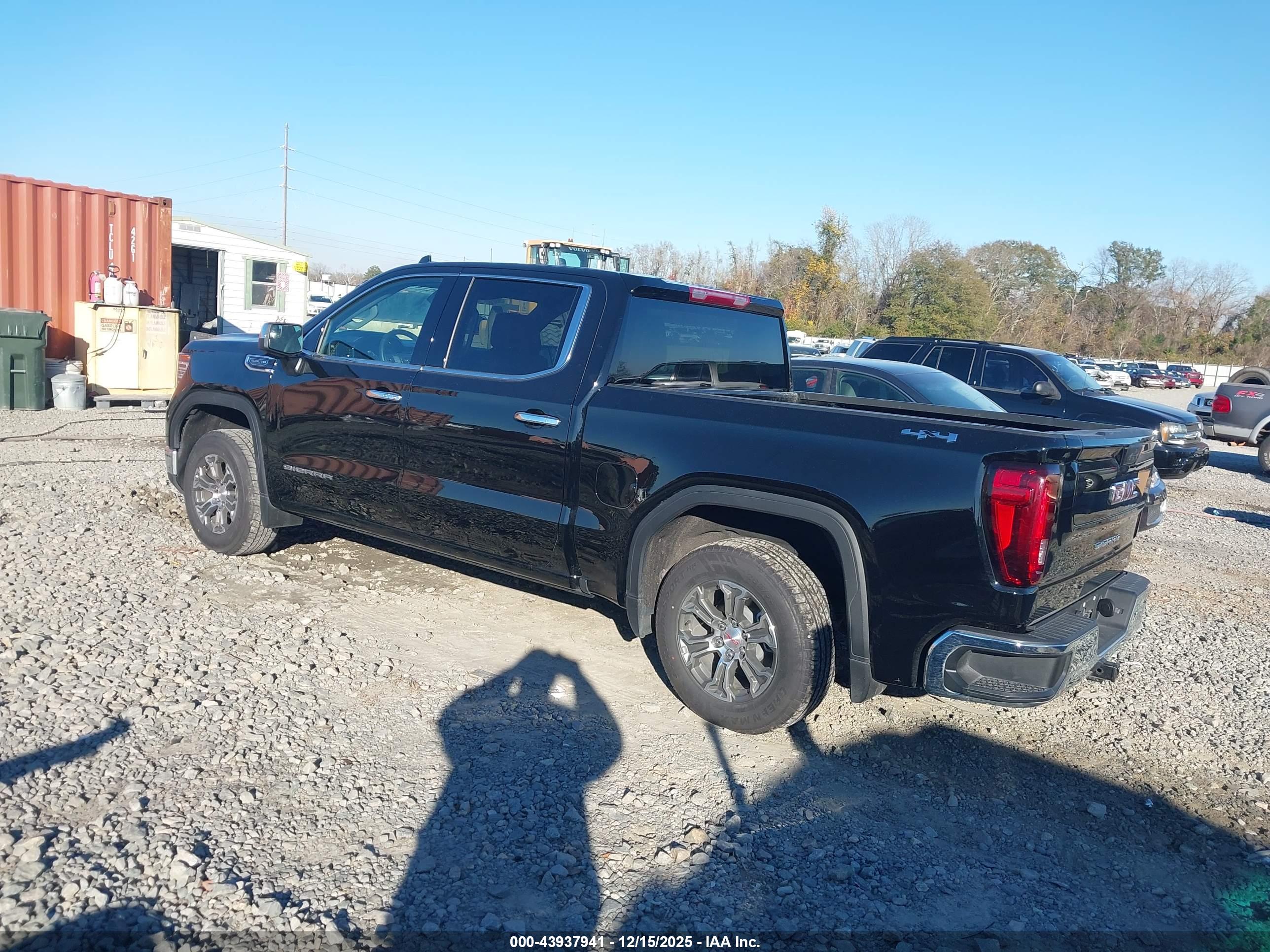 GMC SIERRA image 3