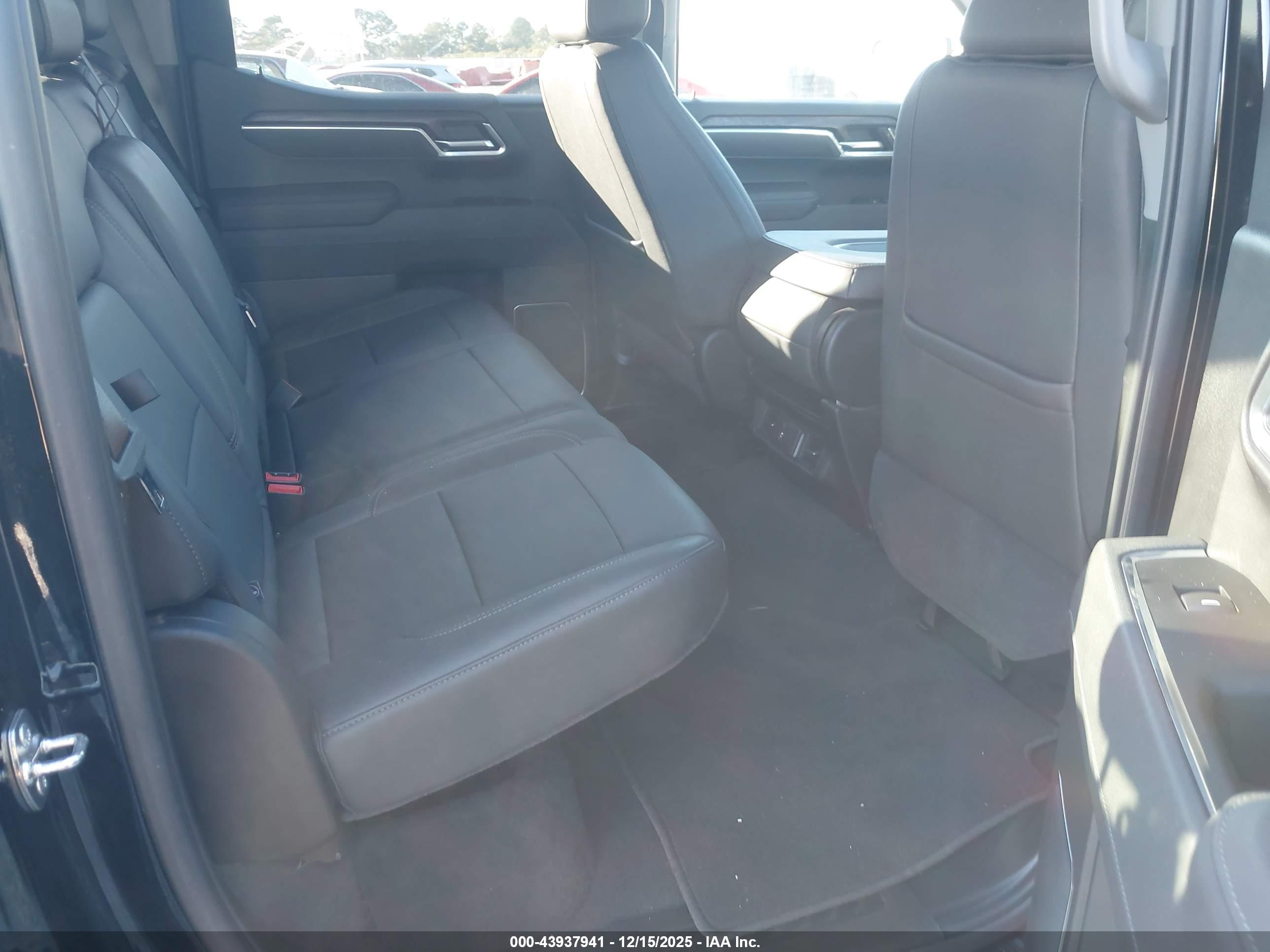 GMC SIERRA image 8