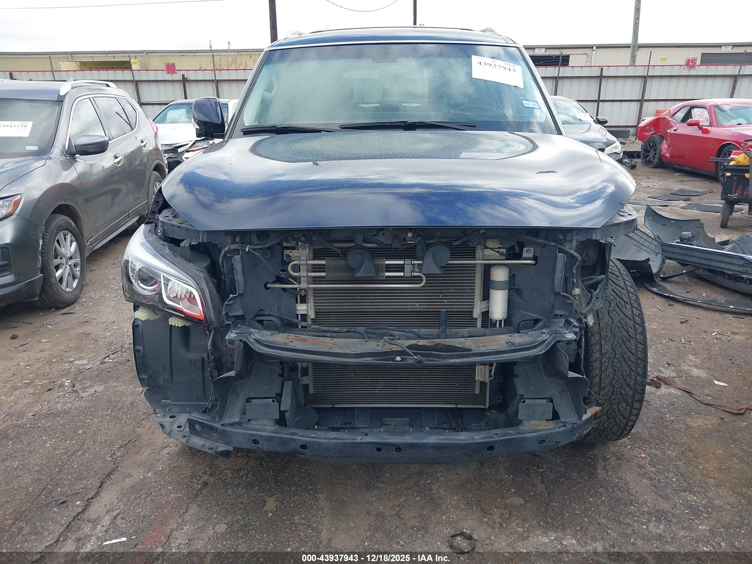 INFINITI QX80 image 6