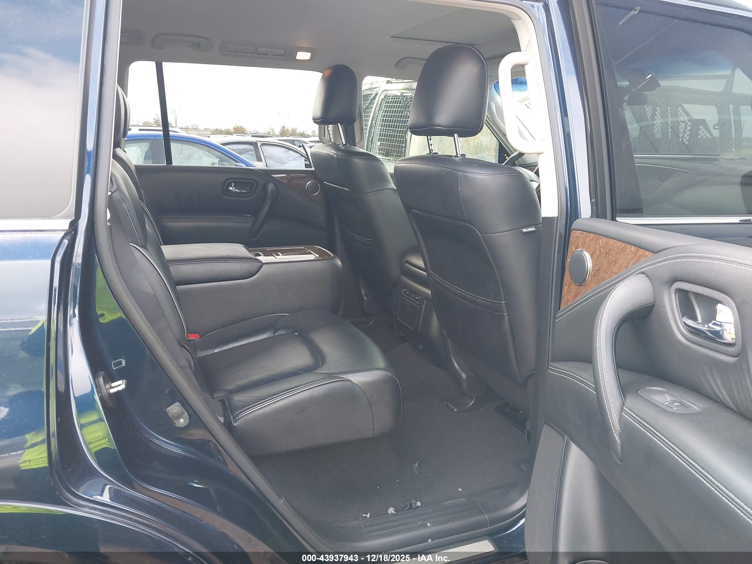 INFINITI QX80 image 8