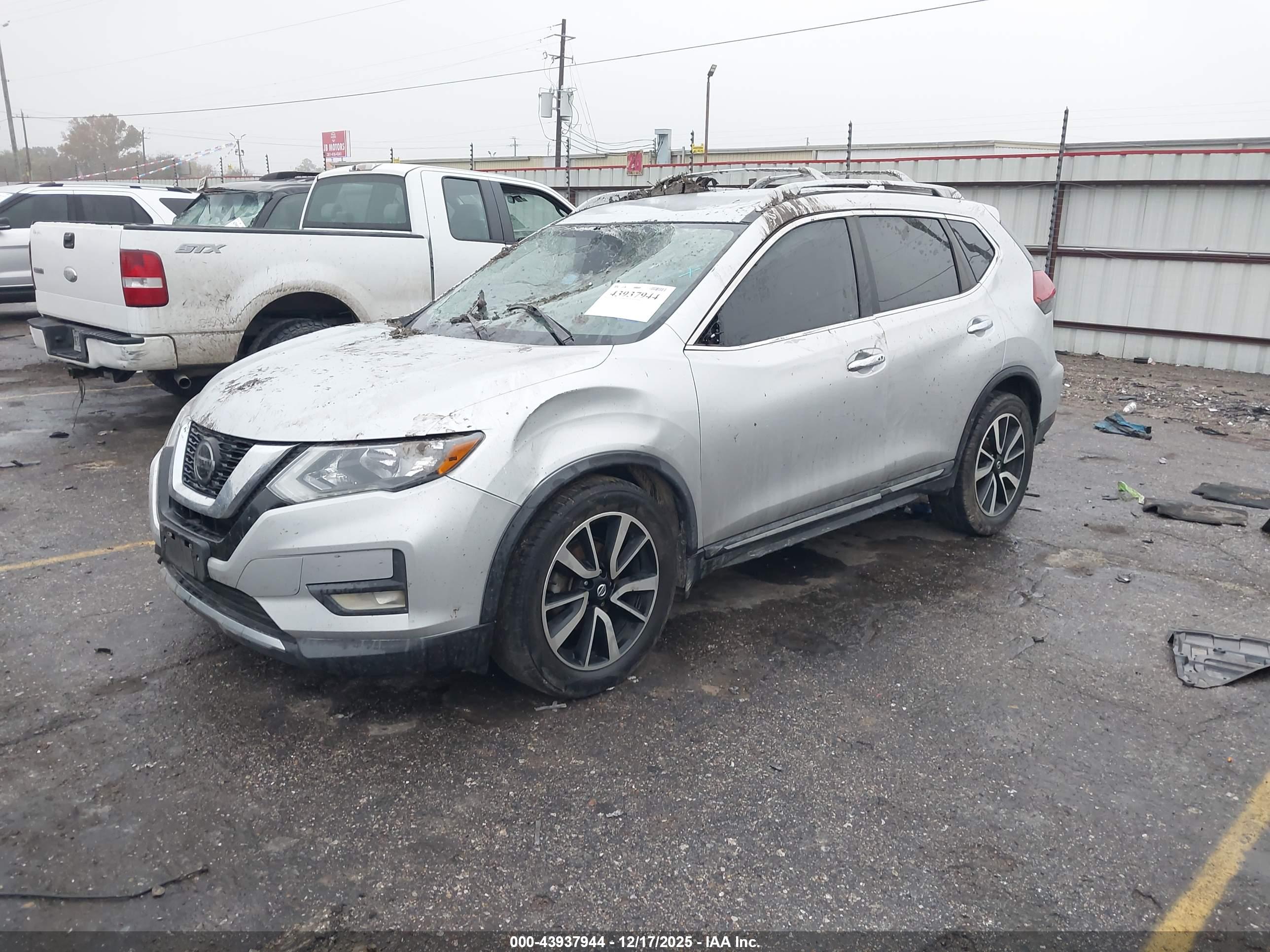 NISSAN ROGUE image 2