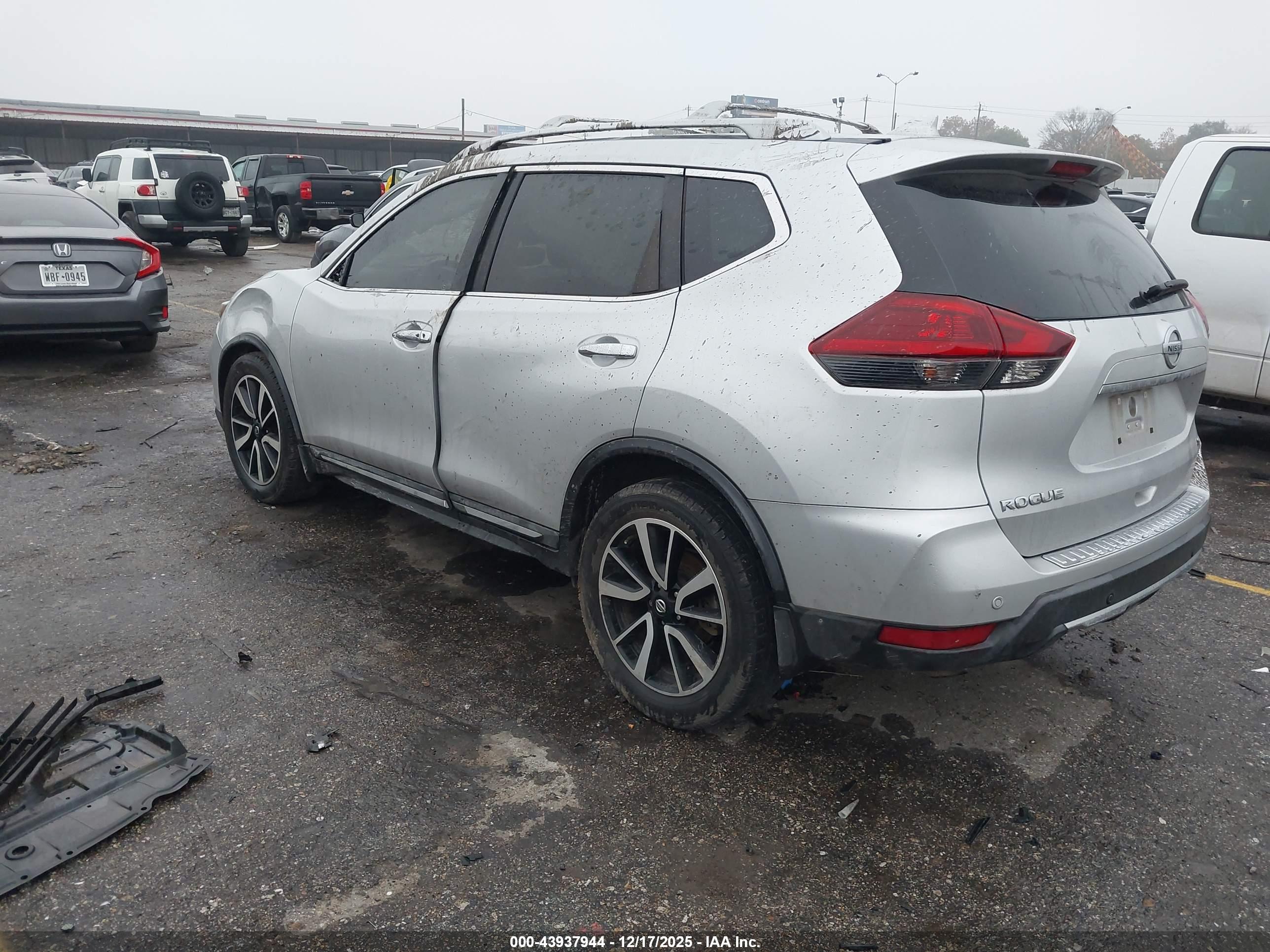 NISSAN ROGUE image 3