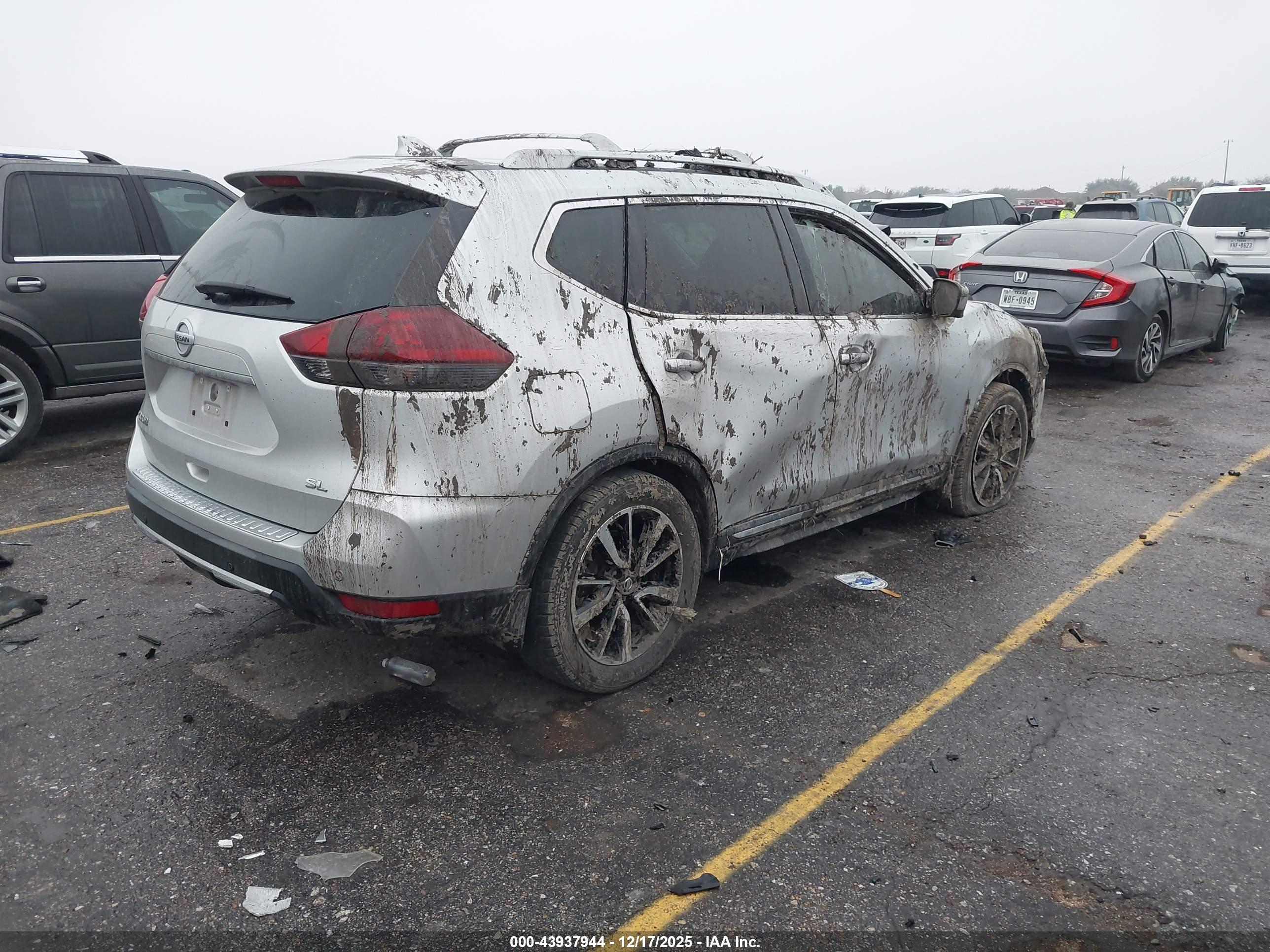 NISSAN ROGUE image 4