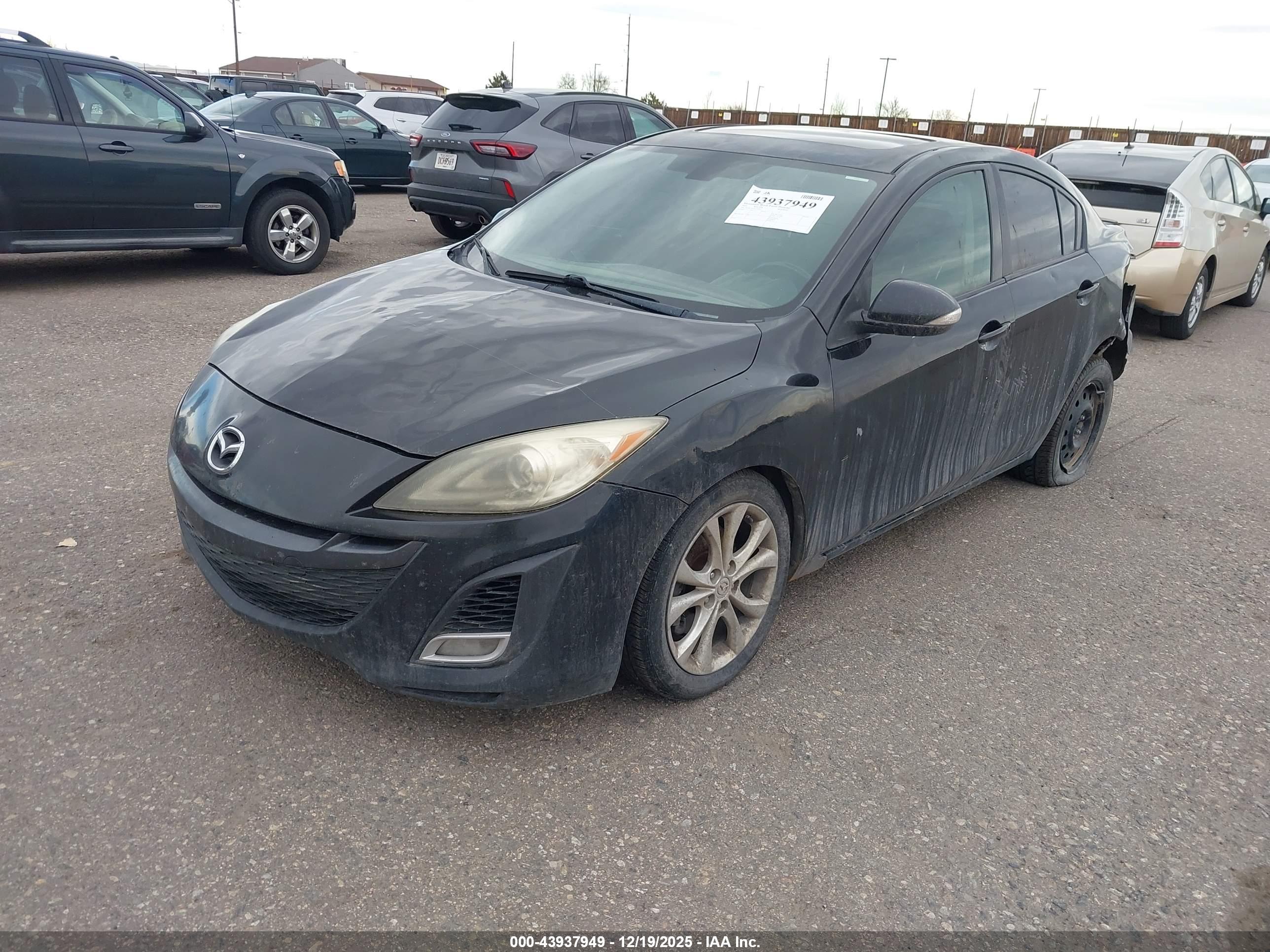 MAZDA MAZDA3 image 2